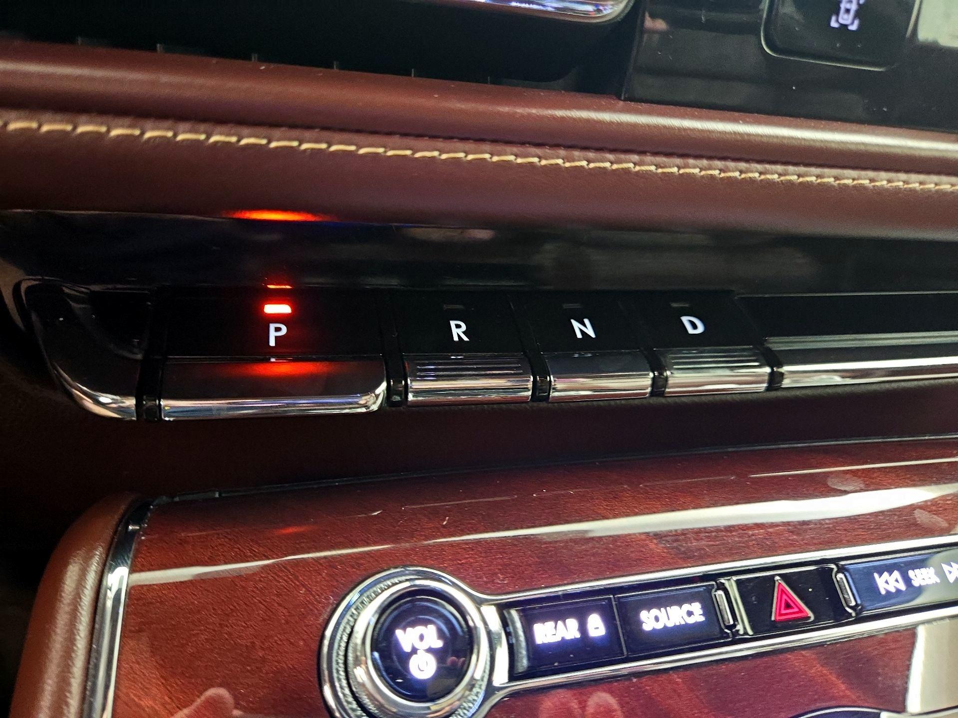 Thumbnail: 2020 Lincoln Aviator - 18