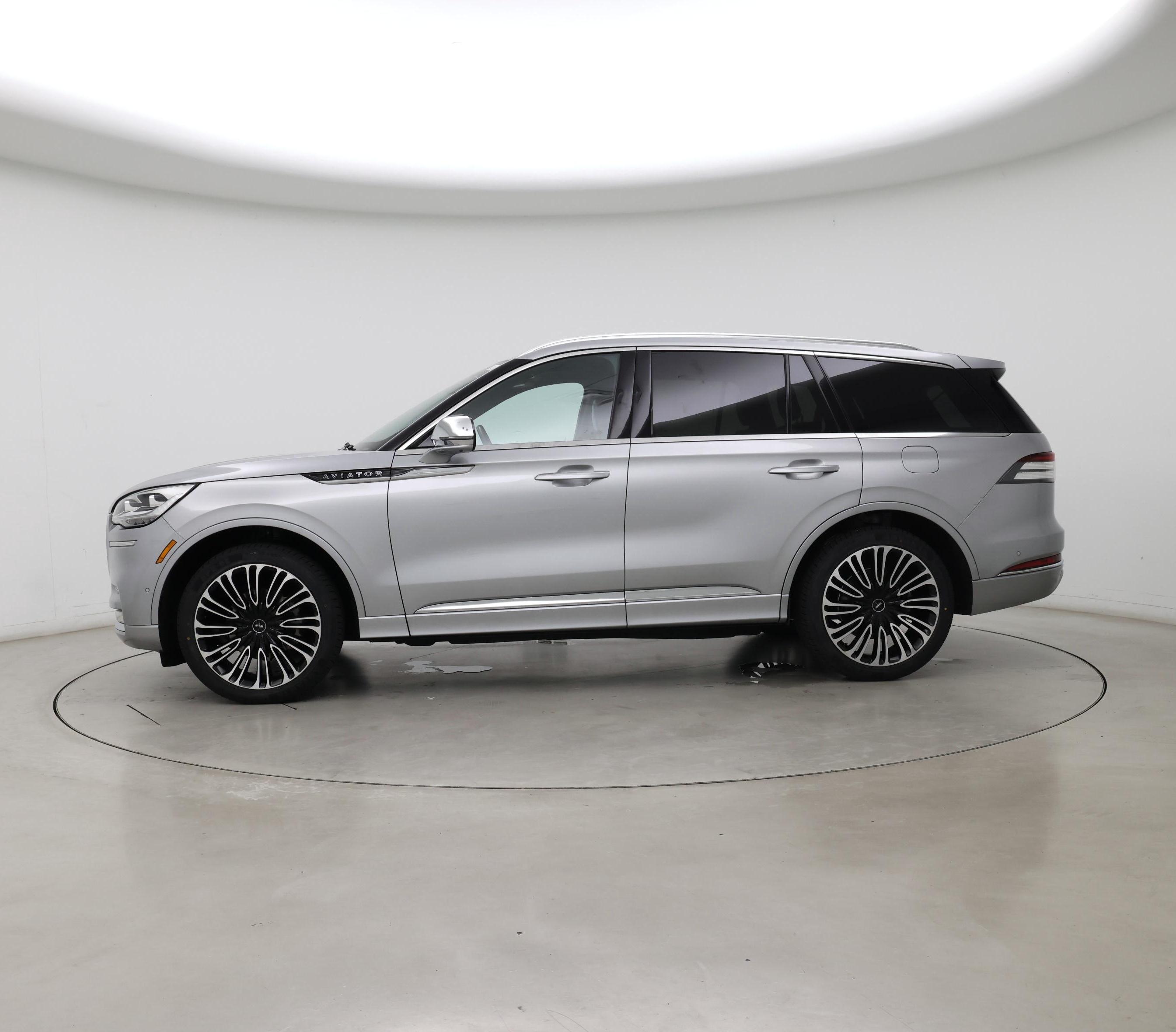 Thumbnail: 2020 Lincoln Aviator - 3