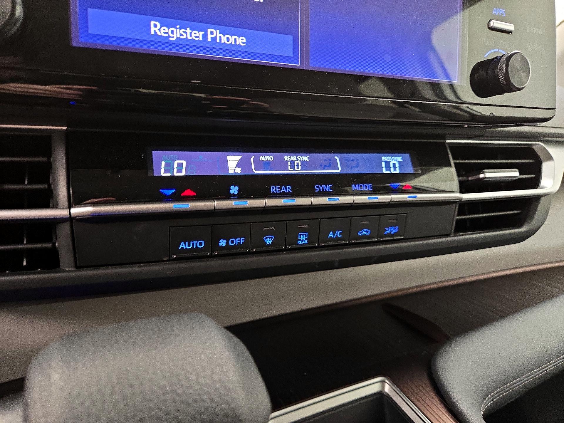 Thumbnail: 2021 Toyota Sienna - 16