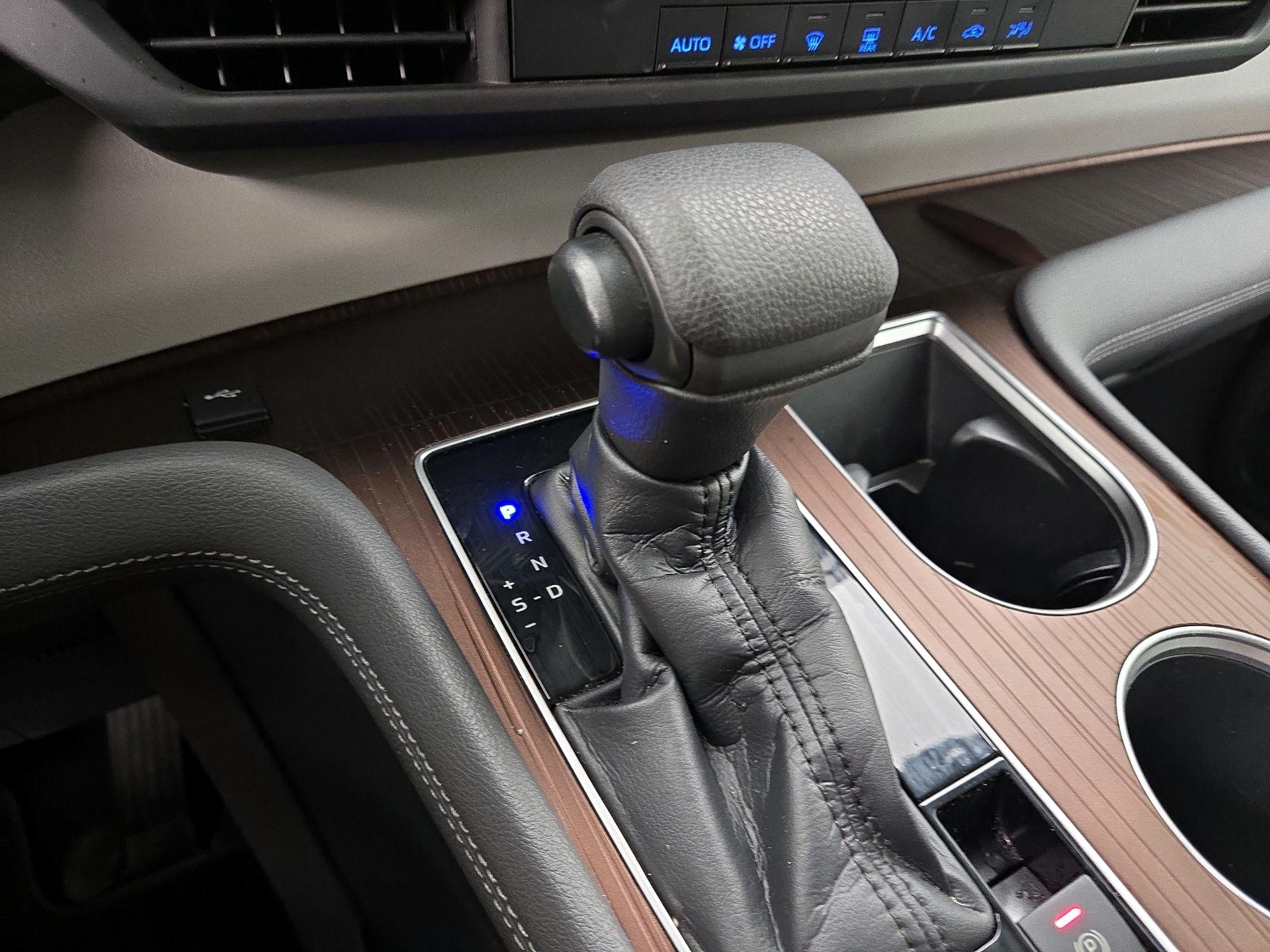 Thumbnail: 2021 Toyota Sienna - 17