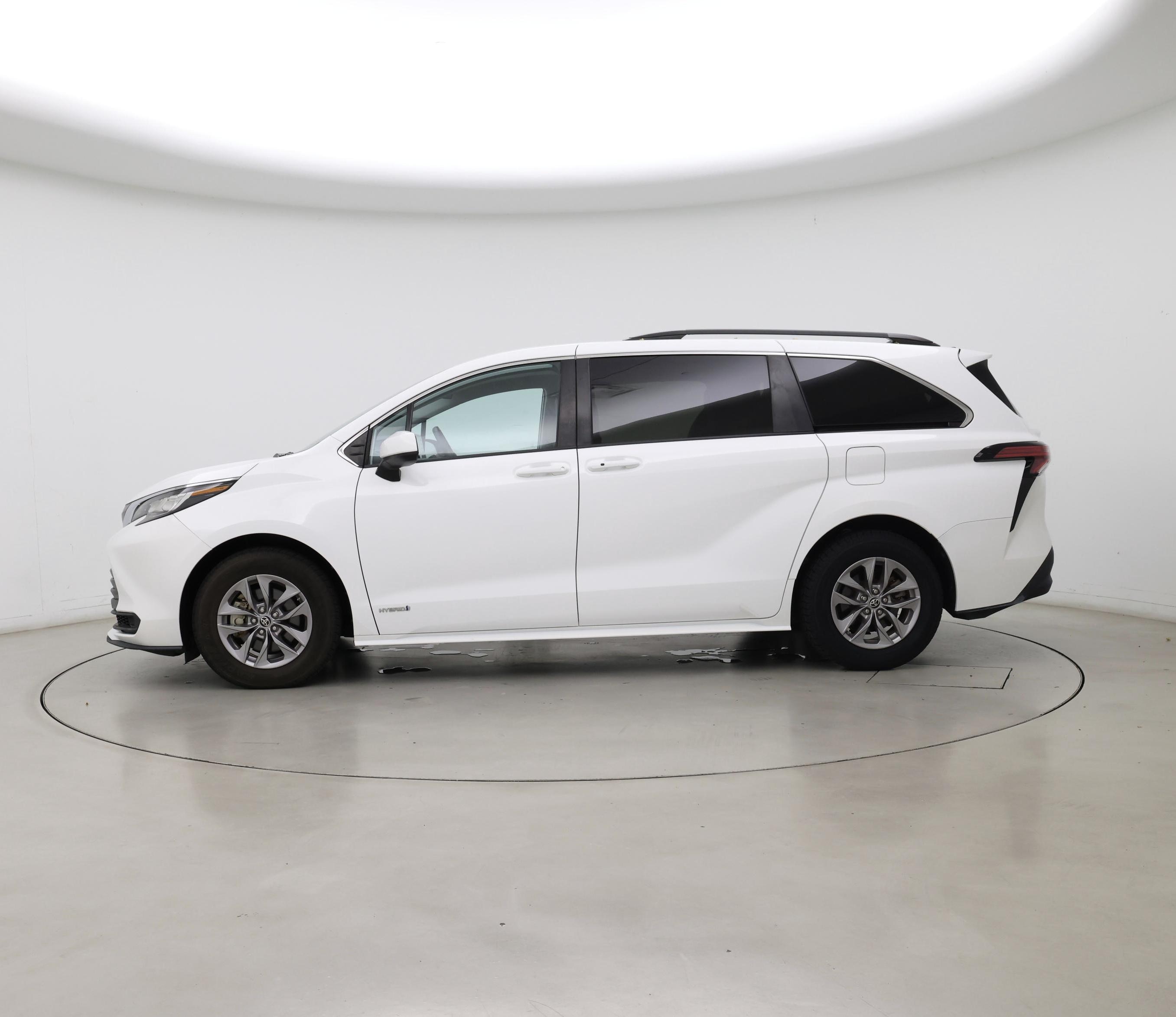 Thumbnail: 2021 Toyota Sienna - 3
