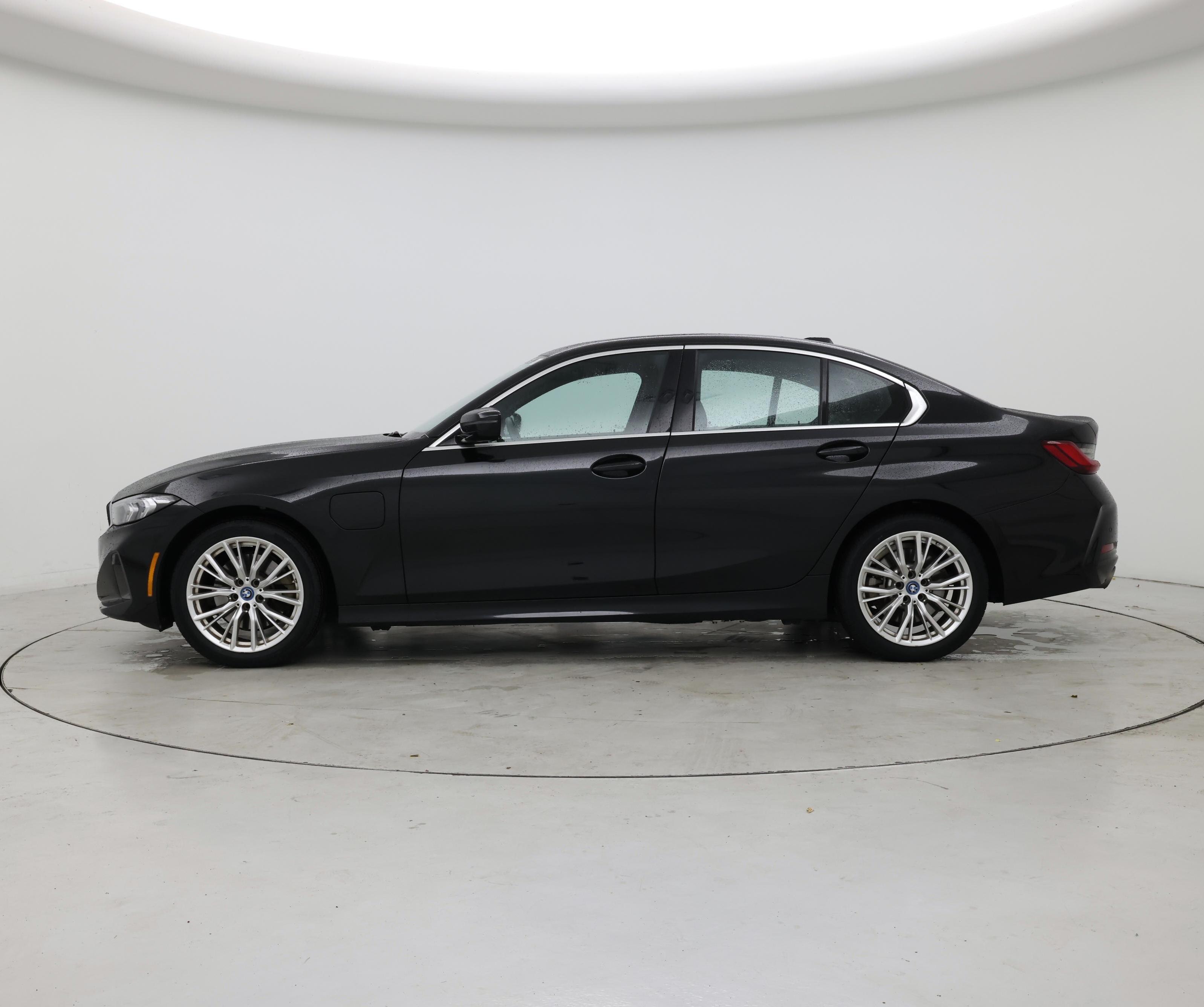 Thumbnail: 2024 BMW 3 Series - 3