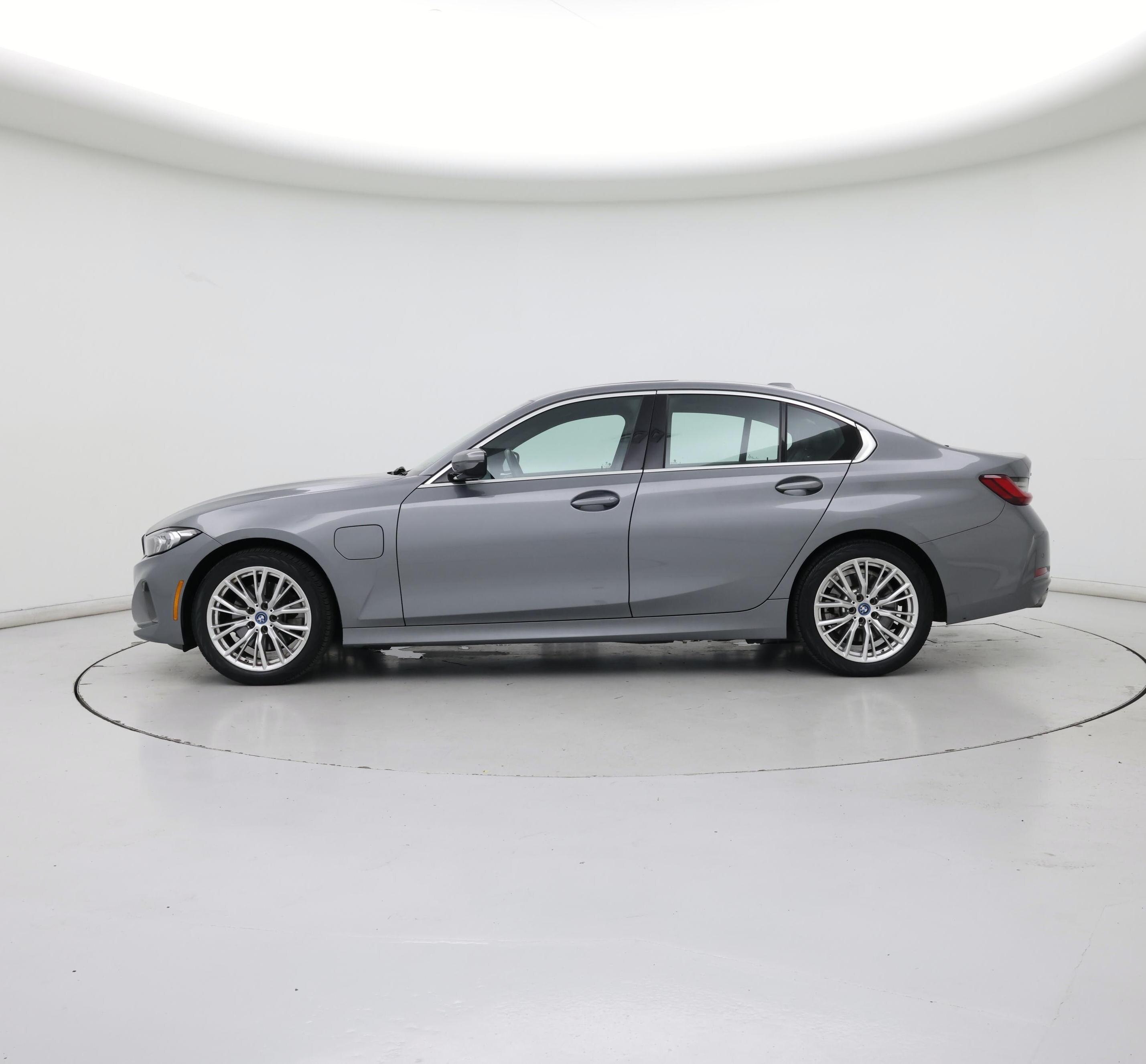 Thumbnail: 2024 BMW 3 Series - 3