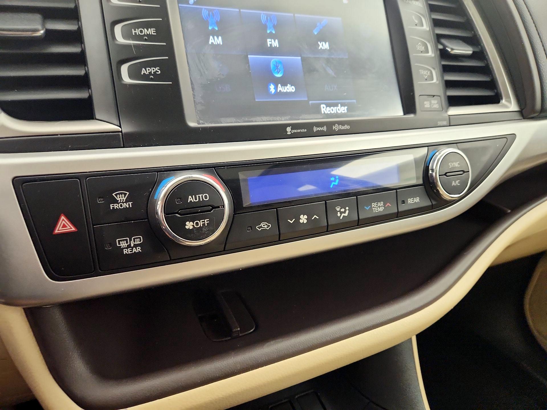 Thumbnail: 2019 Toyota Highlander - 16