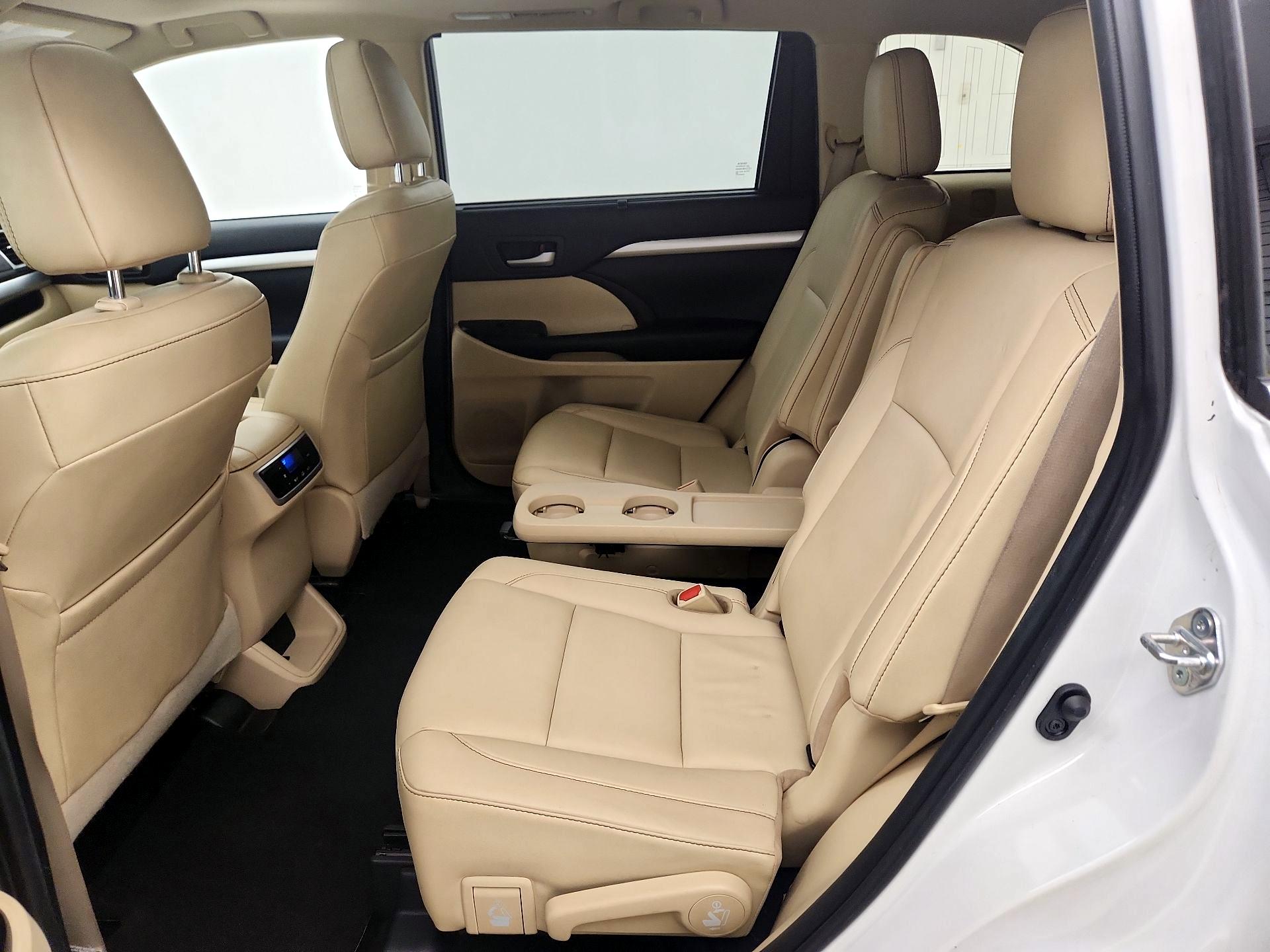 Thumbnail: 2019 Toyota Highlander - 20
