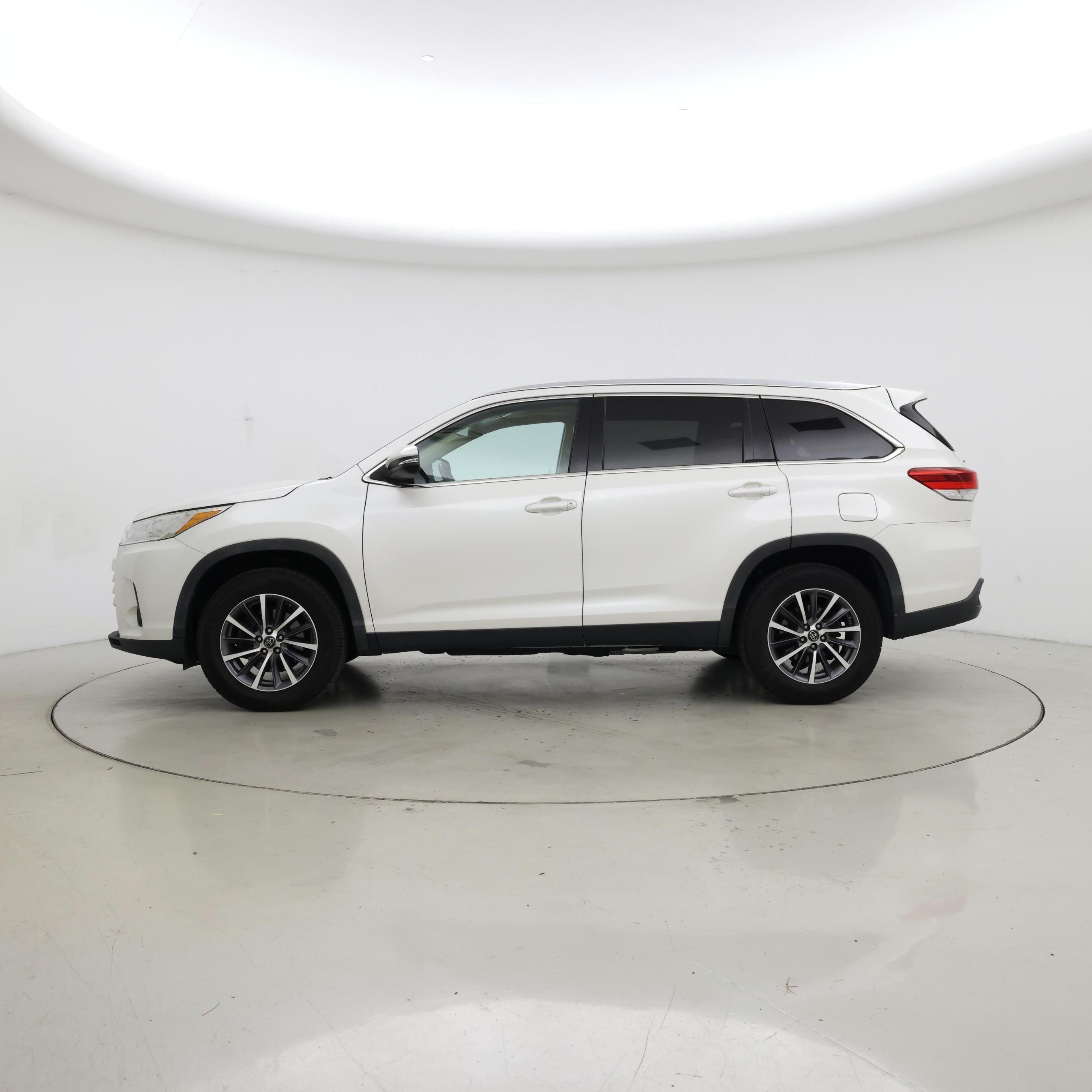 Thumbnail: 2019 Toyota Highlander - 3