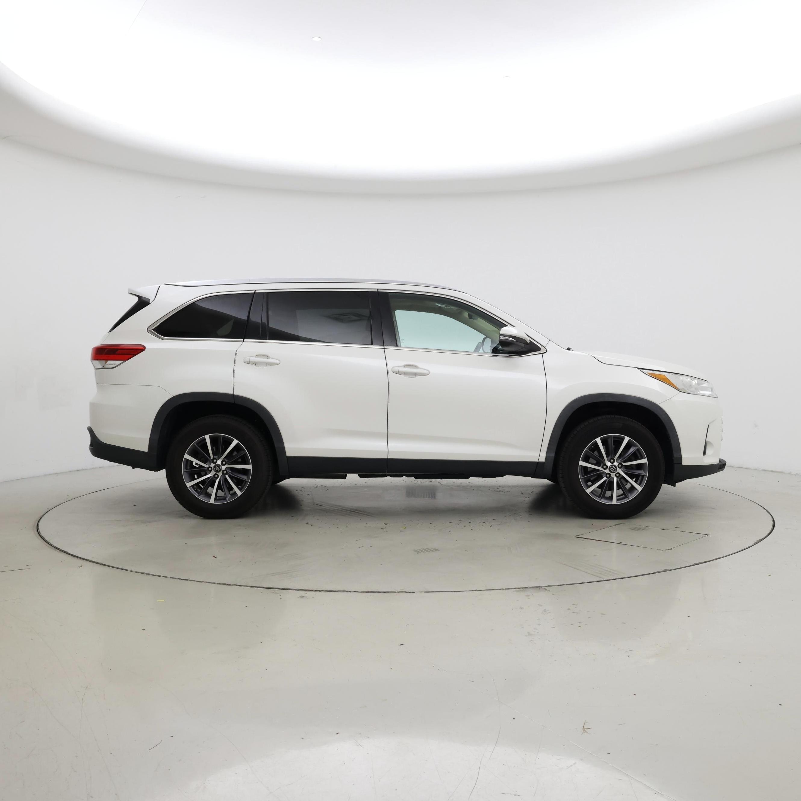 Thumbnail: 2019 Toyota Highlander - 7