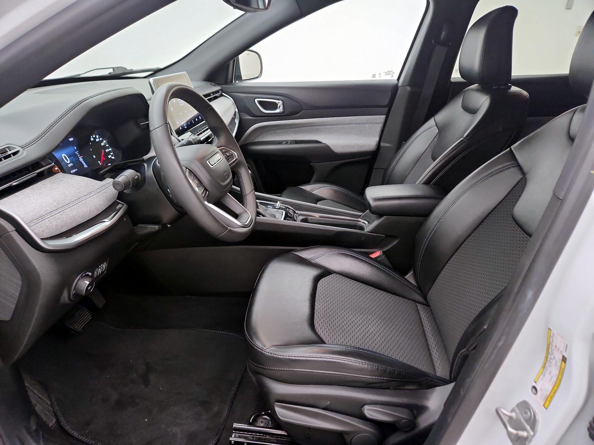 Thumbnail: 2023 Jeep Compass - 11