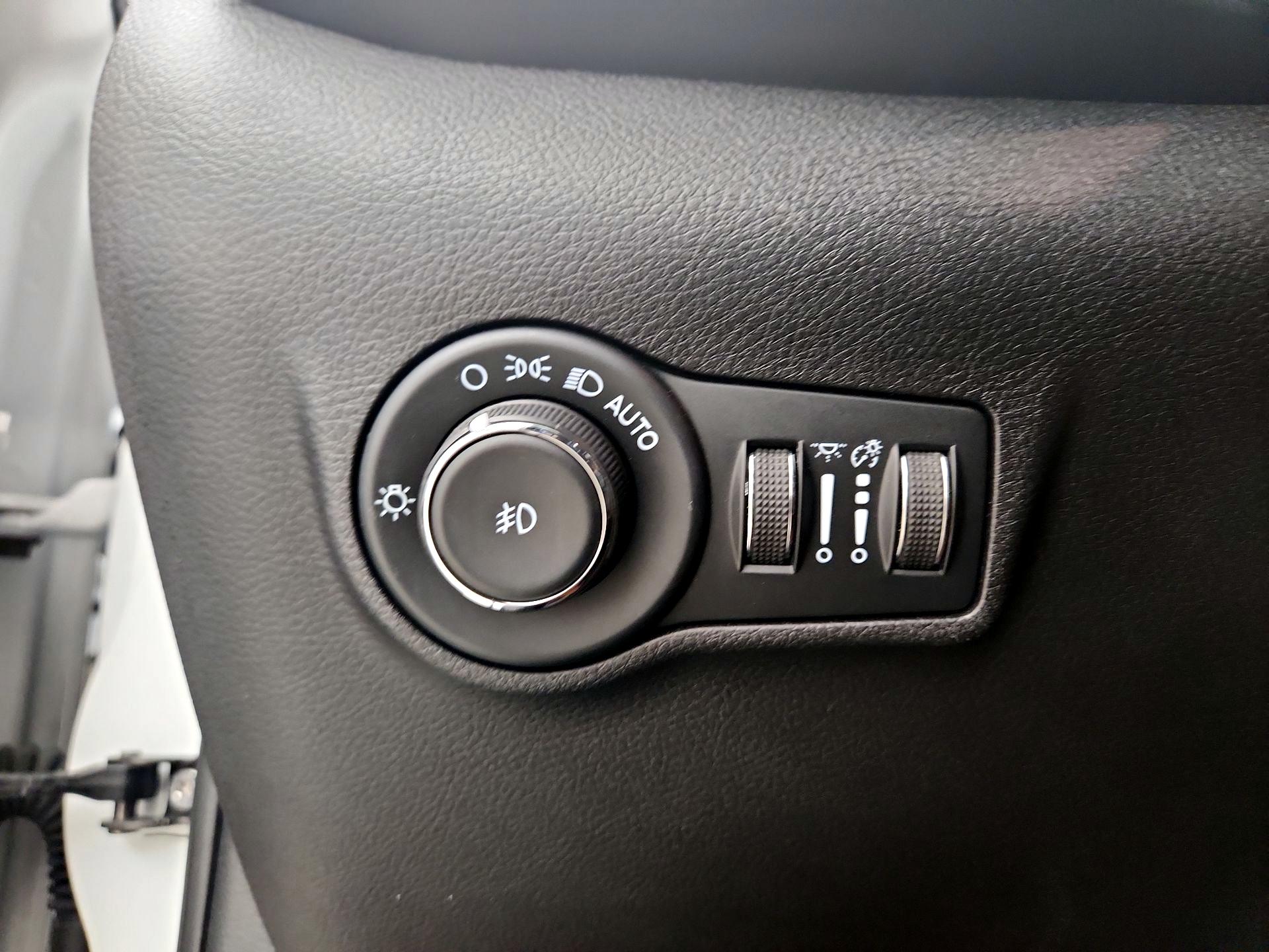 Thumbnail: 2023 Jeep Compass - 13