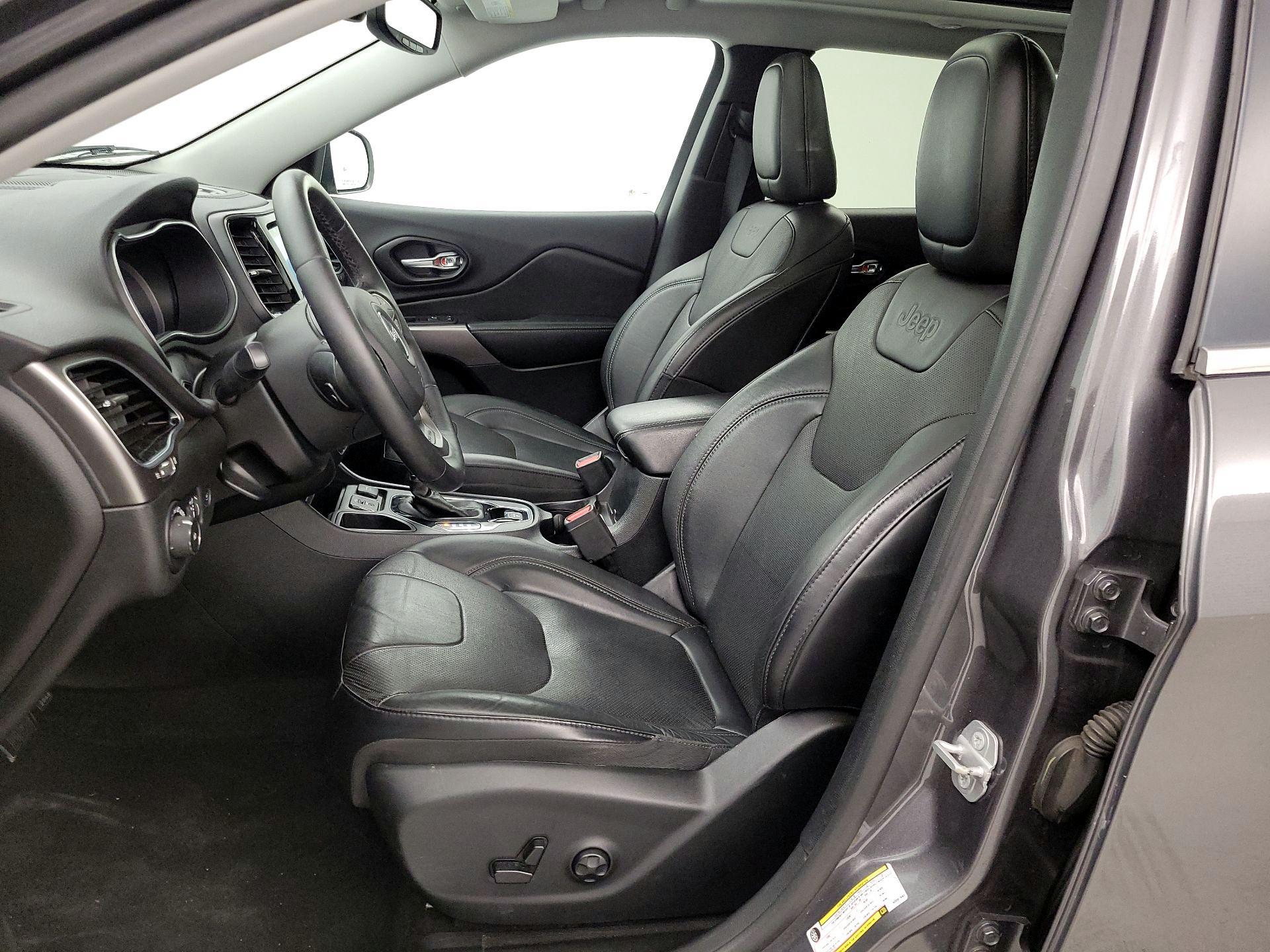 Thumbnail: 2019 Jeep Cherokee - 11