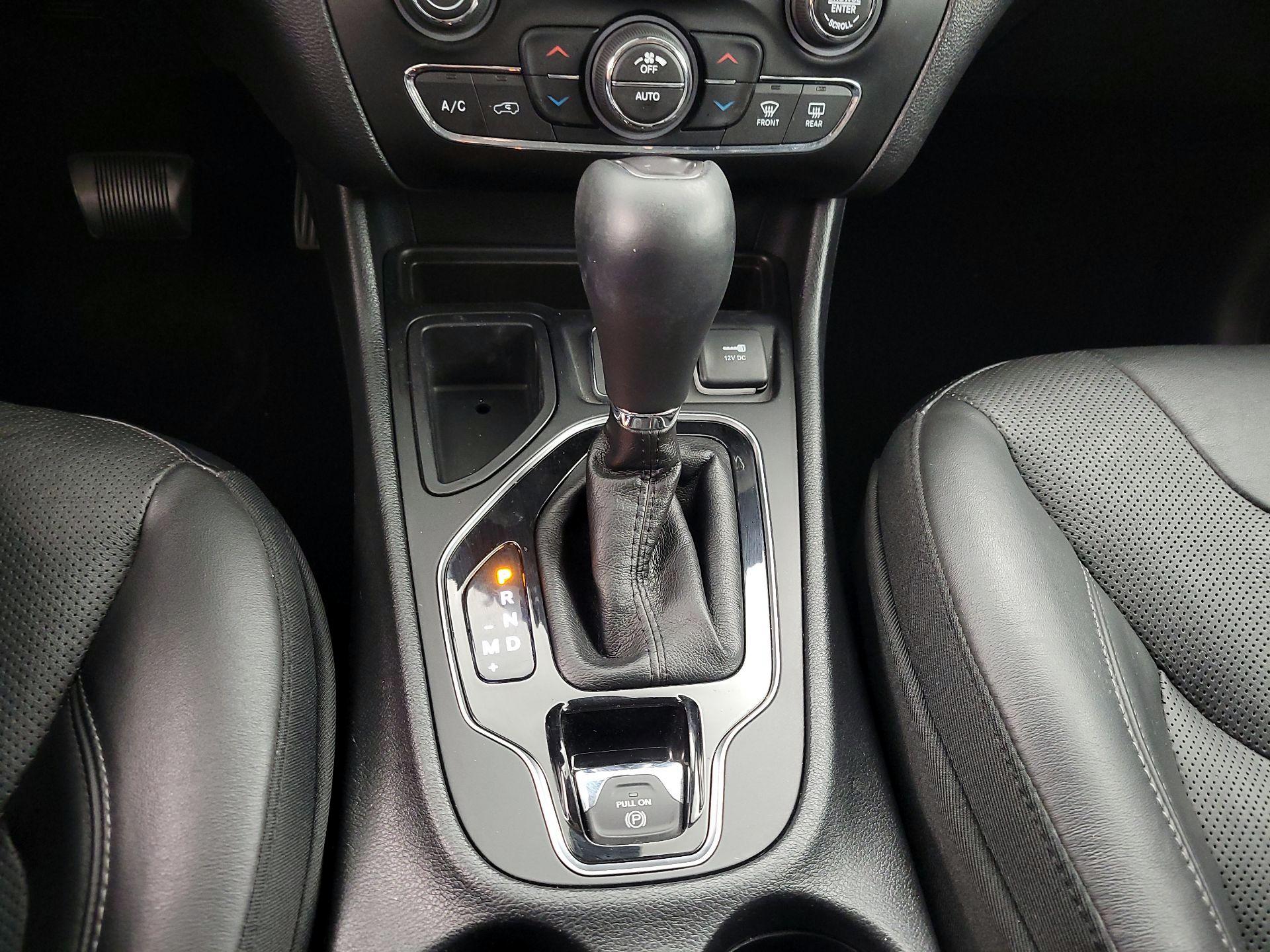 Thumbnail: 2019 Jeep Cherokee - 18
