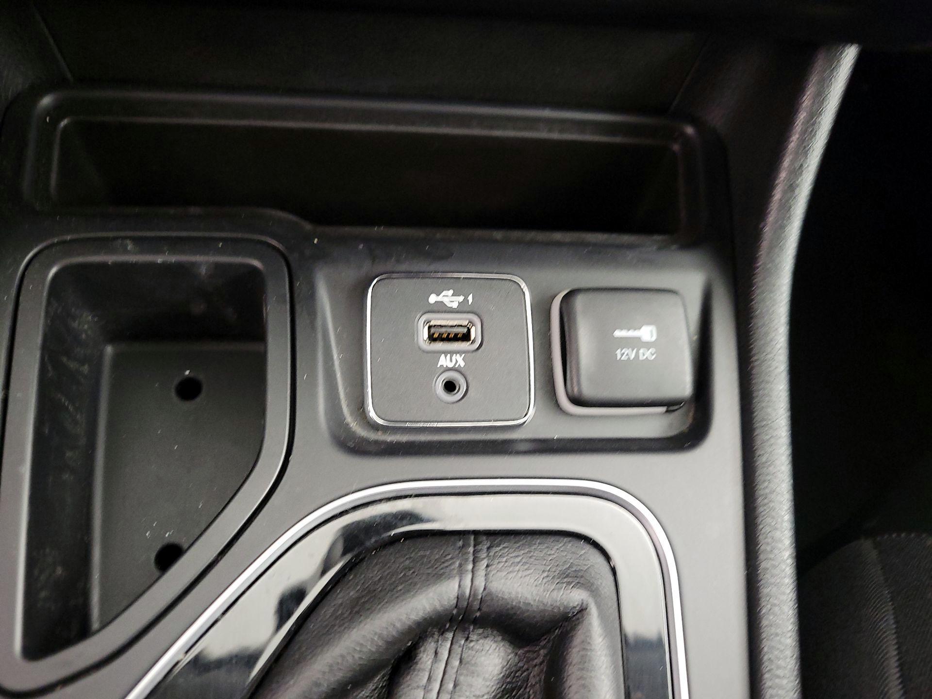 Thumbnail: 2019 Jeep Cherokee - 19