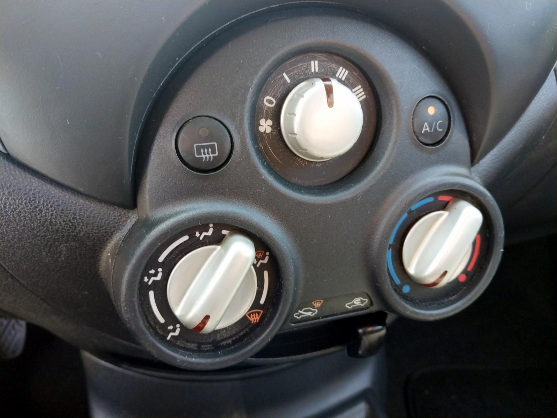 Thumbnail: 2014 Nissan Versa Note - 13
