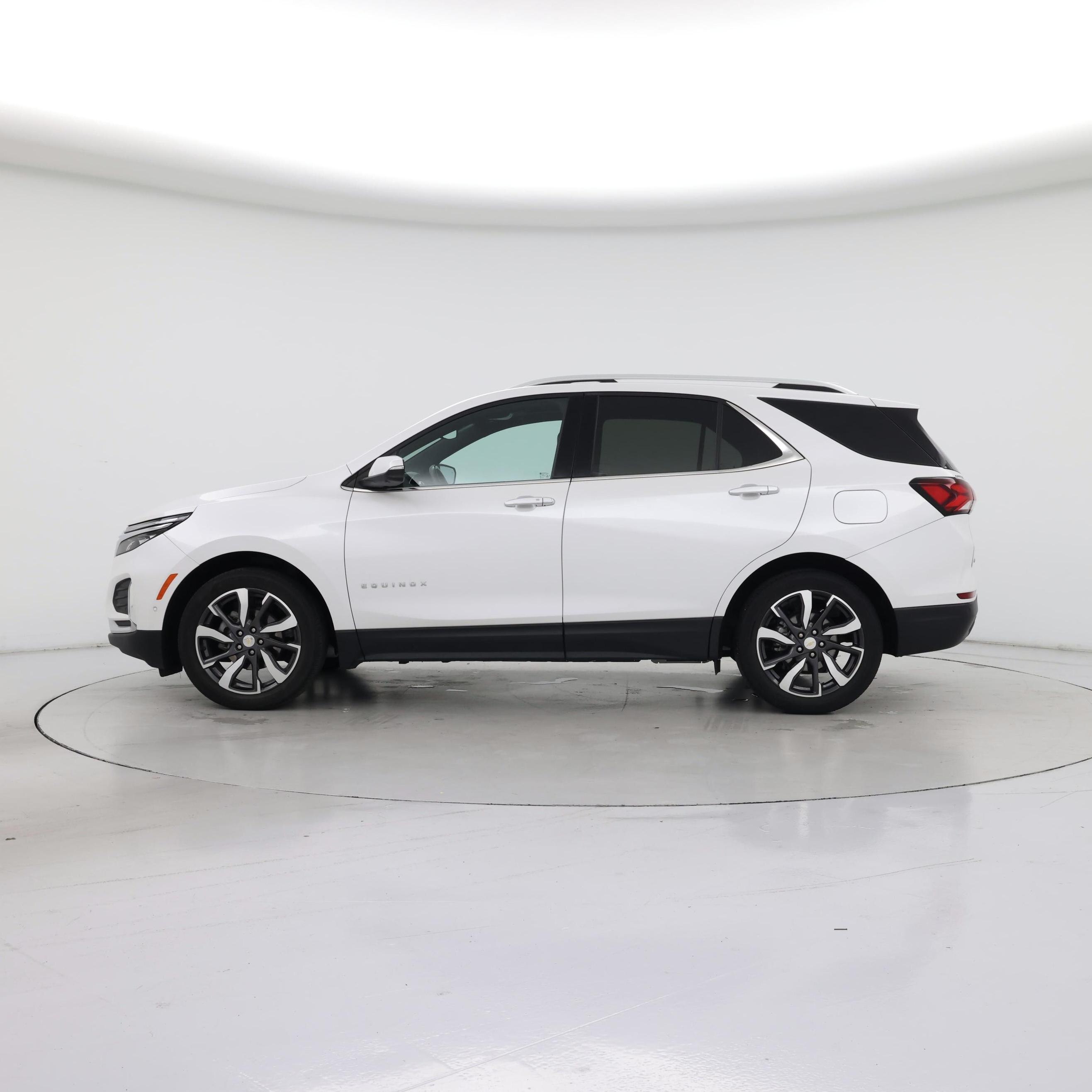 Thumbnail: 2022 Chevrolet Equinox - 3