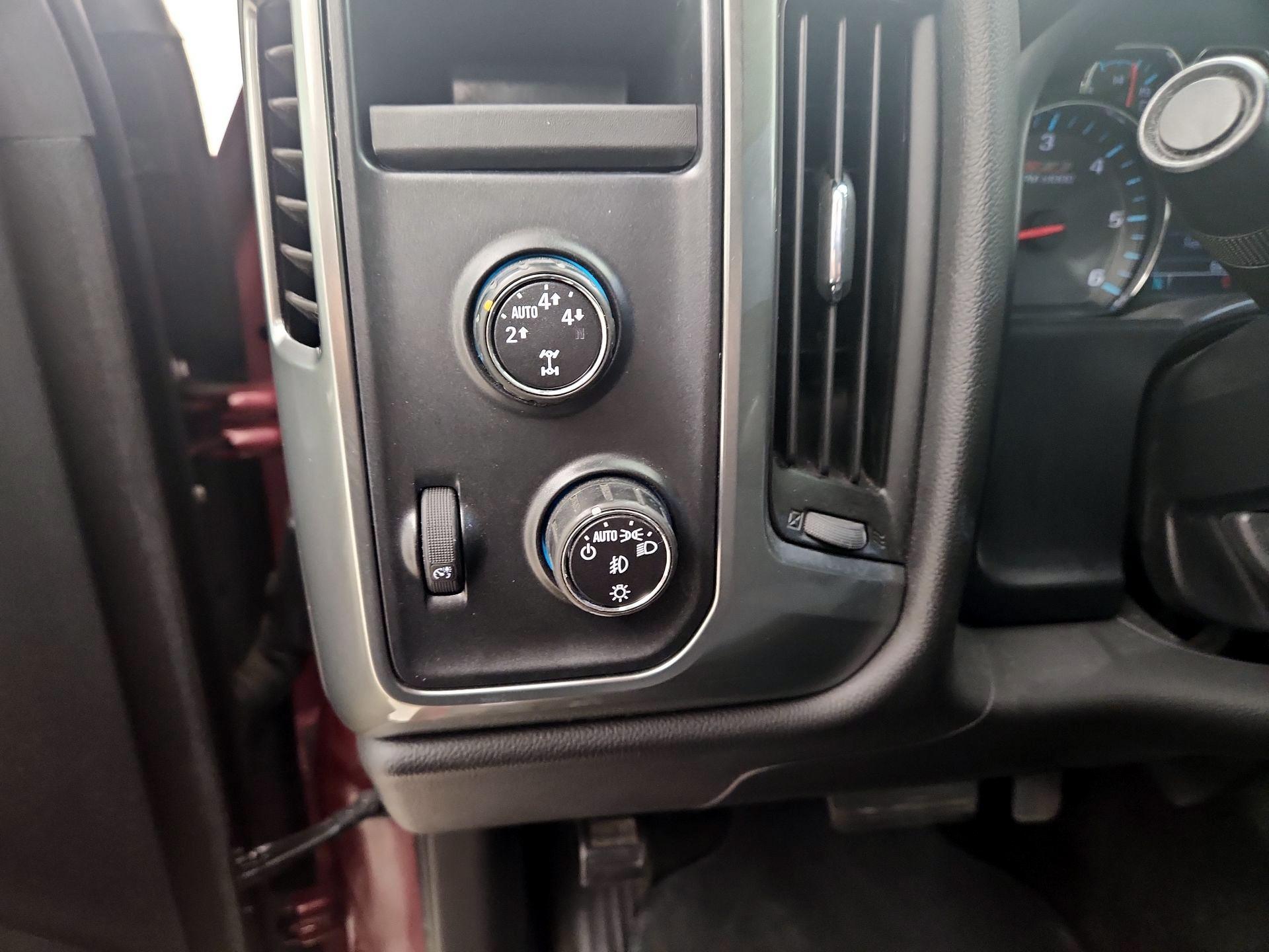 Thumbnail: 2015 Chevrolet Silverado 1500 - 13