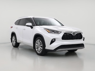 White 2023 Toyota Highlander Platinum