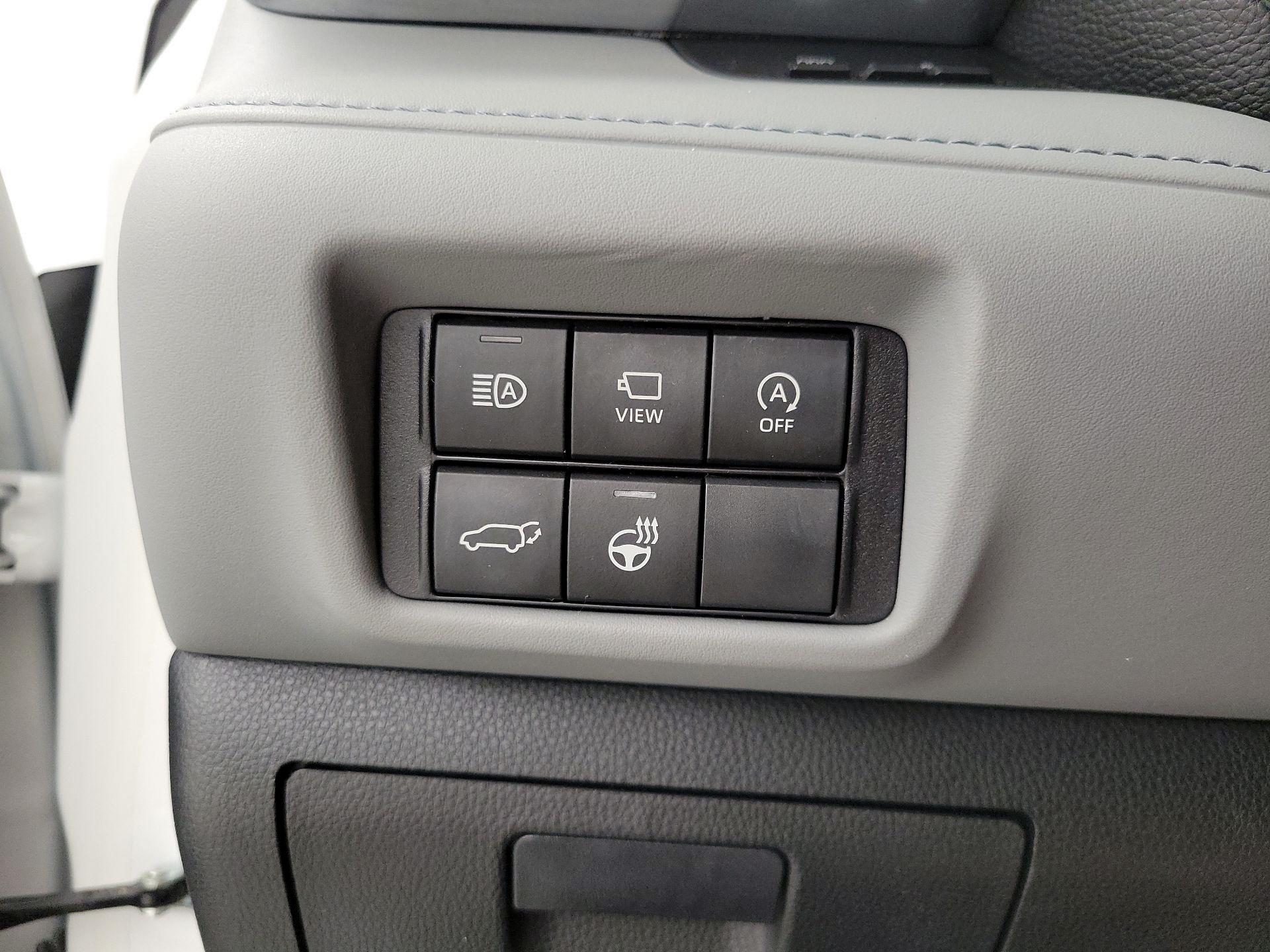 Thumbnail: 2023 Toyota Highlander - 13