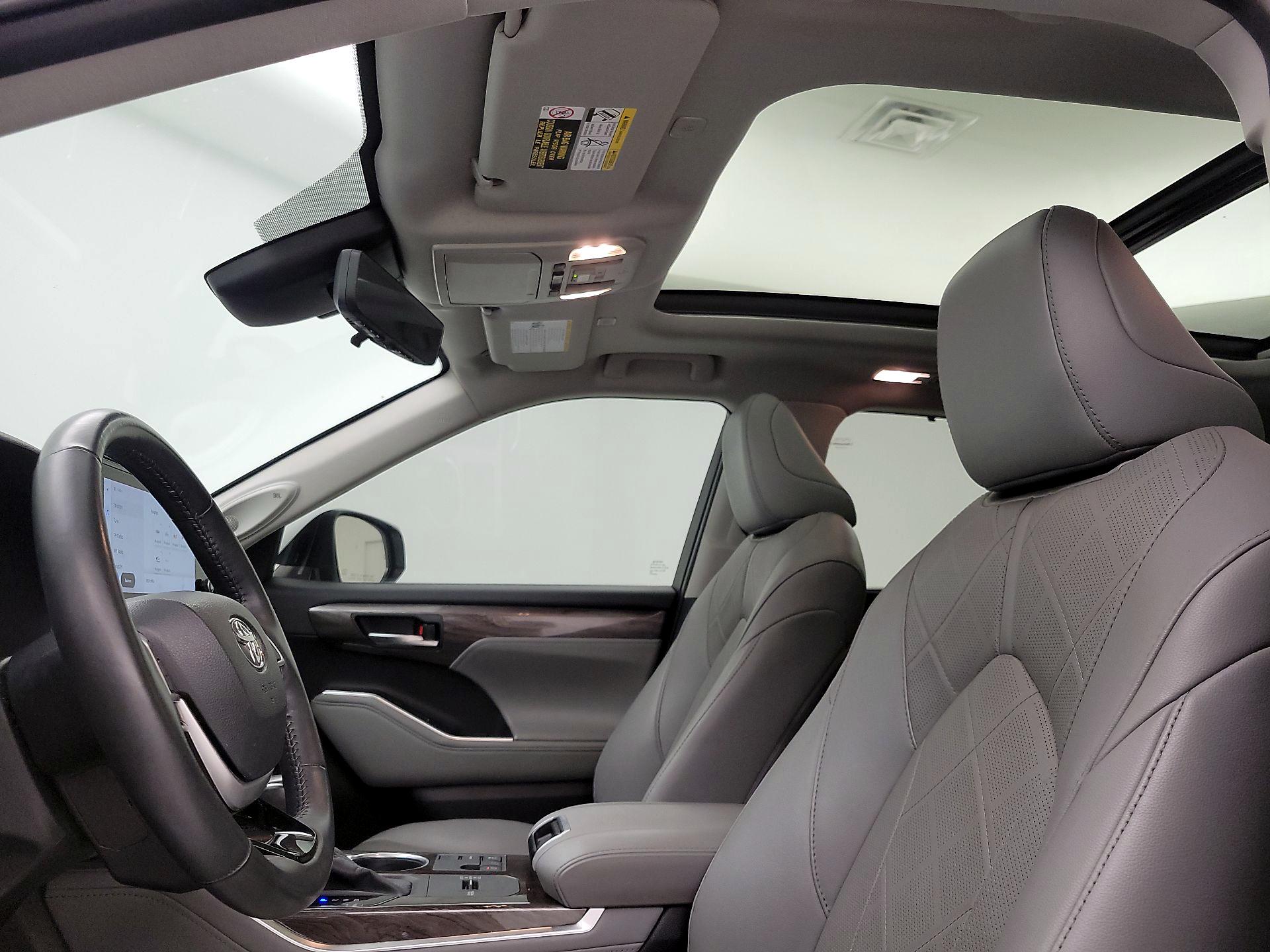 Thumbnail: 2023 Toyota Highlander - 19