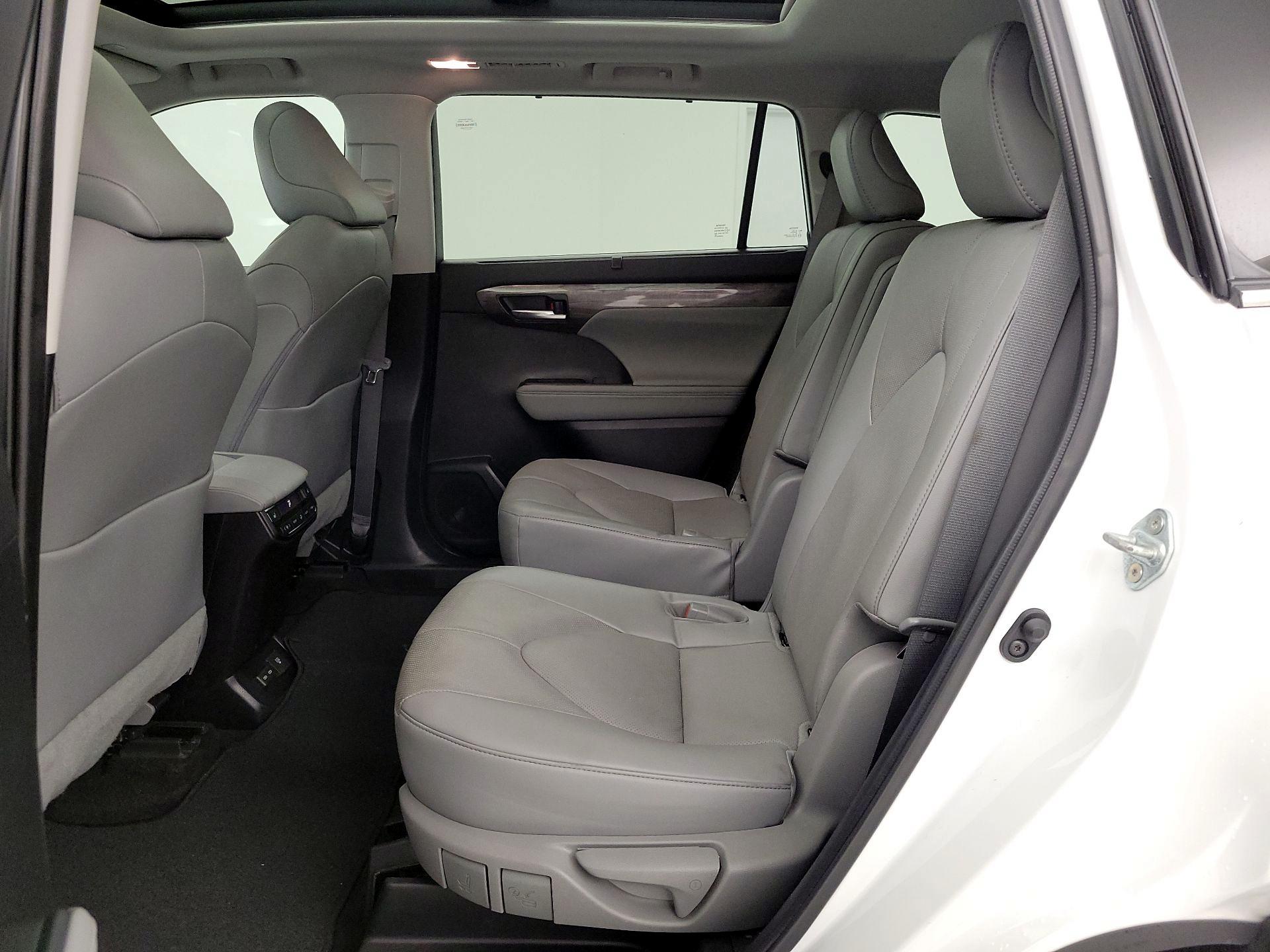 Thumbnail: 2023 Toyota Highlander - 20