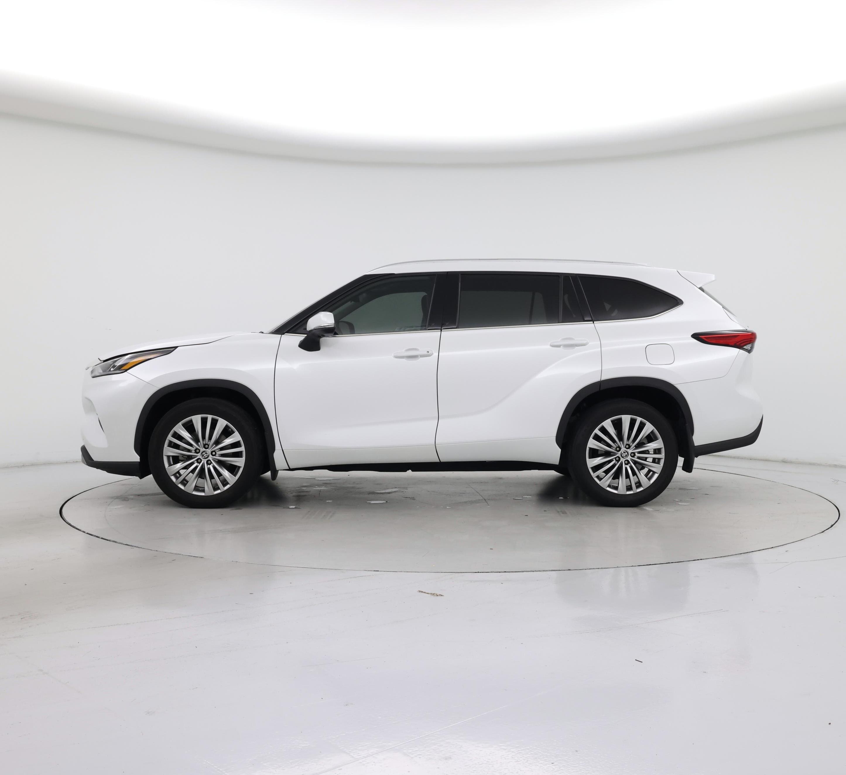 Thumbnail: 2023 Toyota Highlander - 3