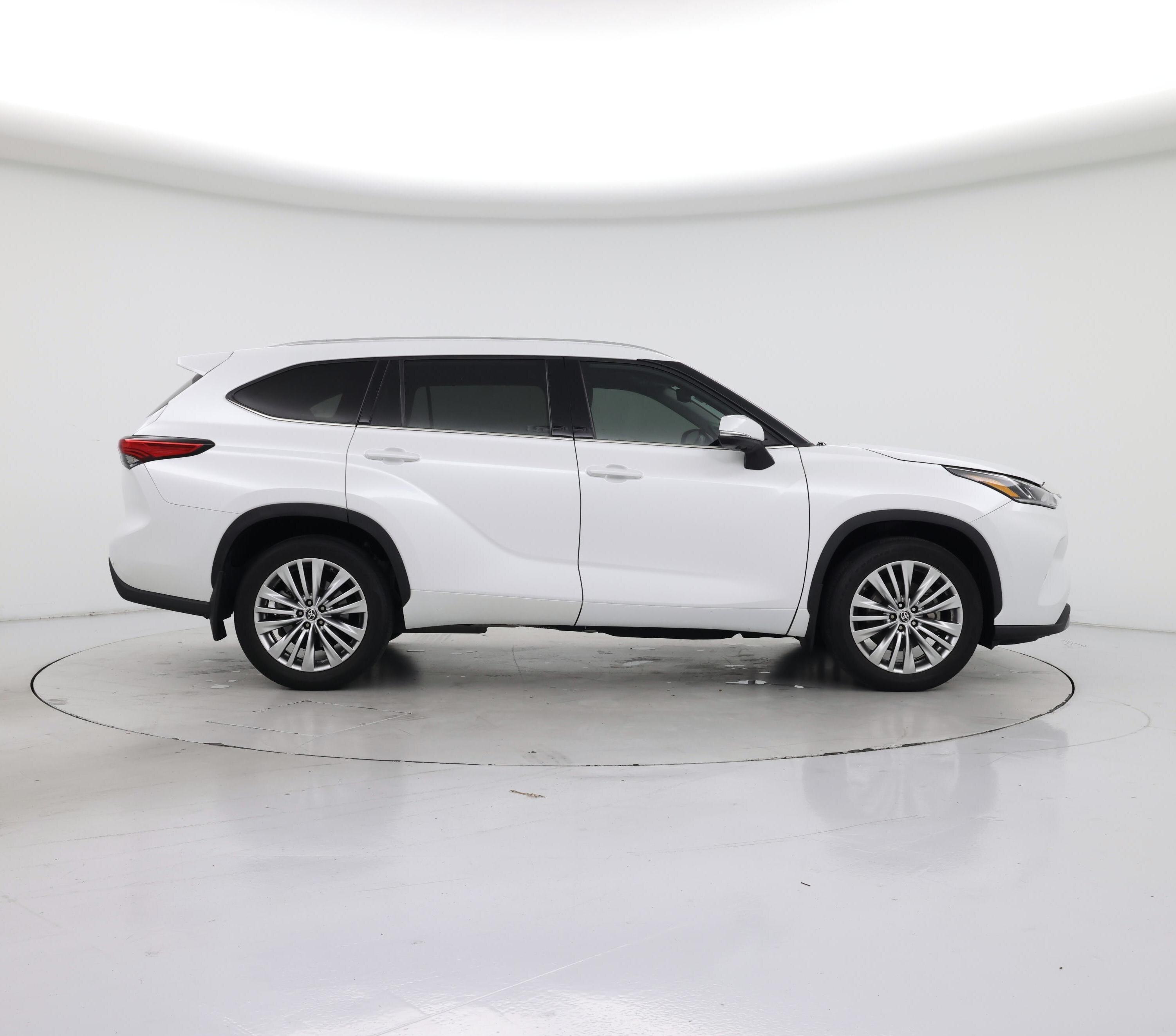 Thumbnail: 2023 Toyota Highlander - 7