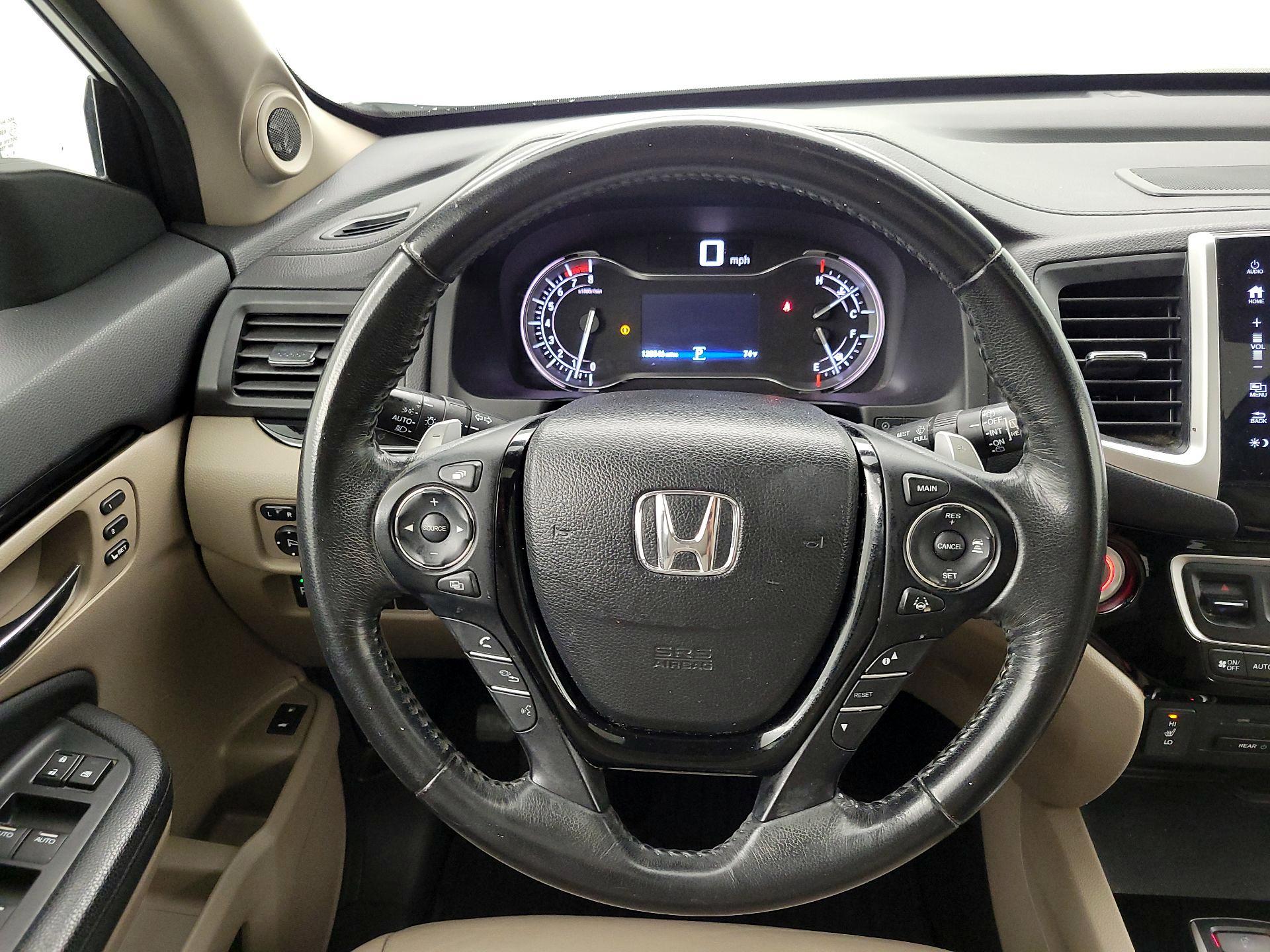 Thumbnail: 2017 Honda Pilot - 10