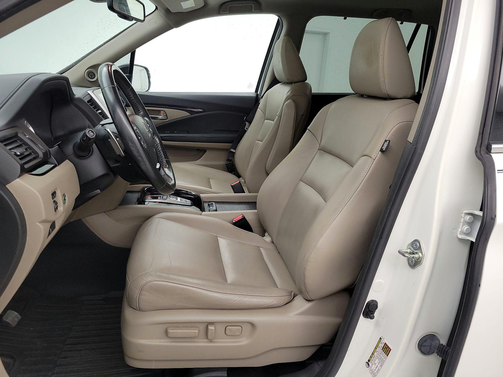 Thumbnail: 2017 Honda Pilot - 11