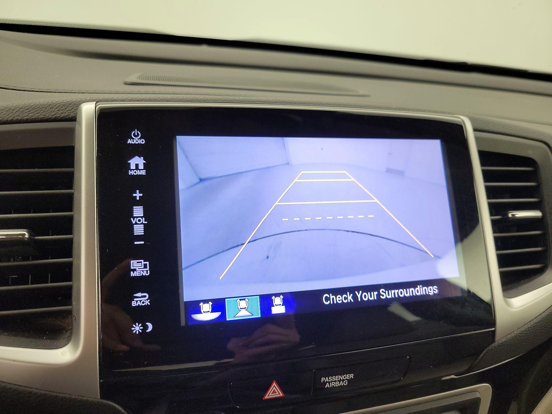 Thumbnail: 2017 Honda Pilot - 15