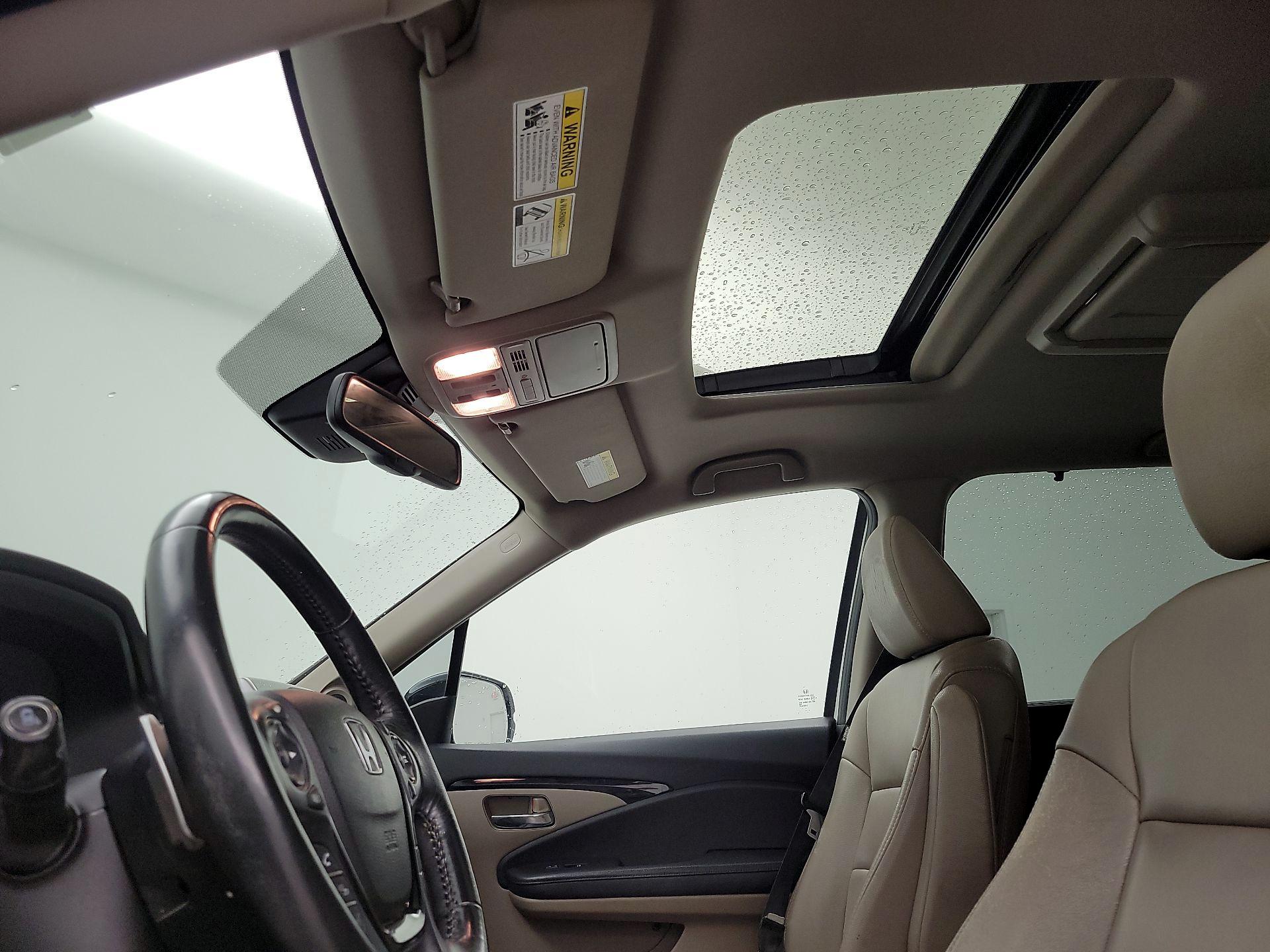 Thumbnail: 2017 Honda Pilot - 20