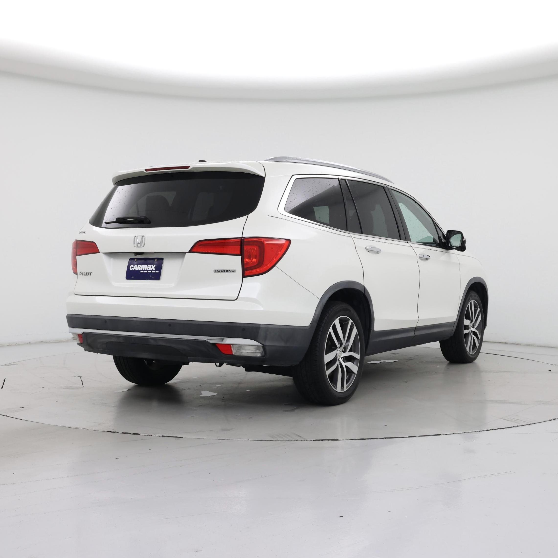 Thumbnail: 2017 Honda Pilot - 8