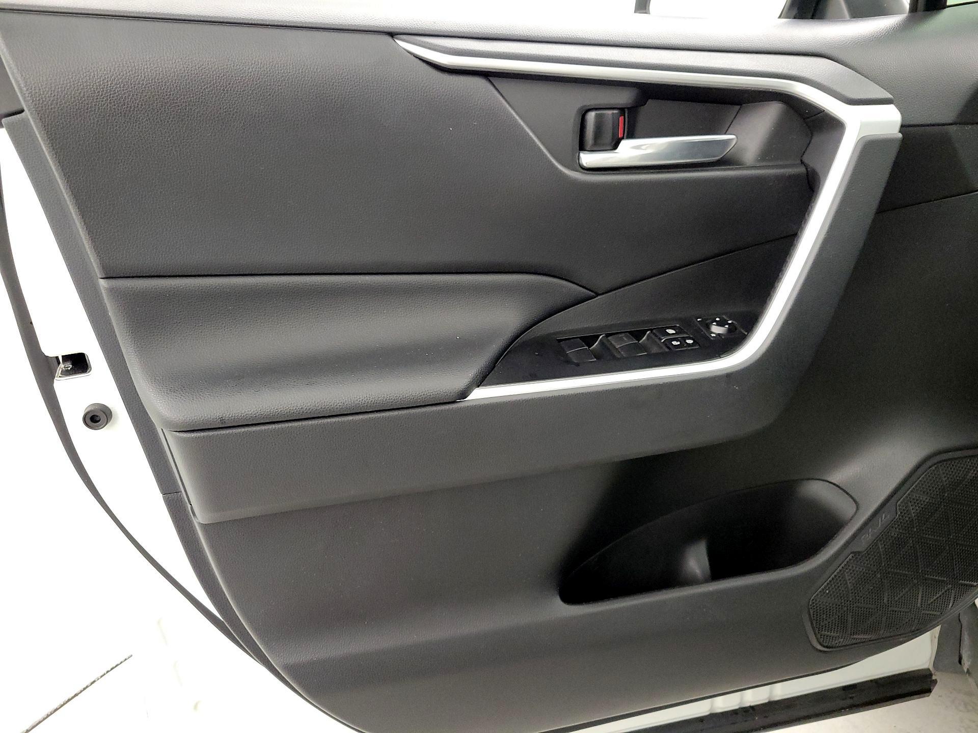 Thumbnail: 2021 Toyota RAV4 - 12