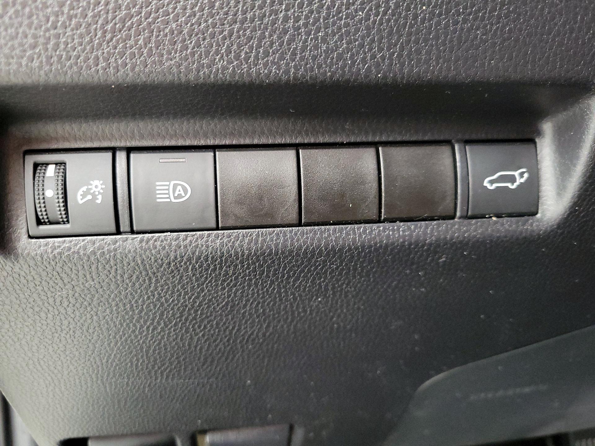 Thumbnail: 2021 Toyota RAV4 - 13