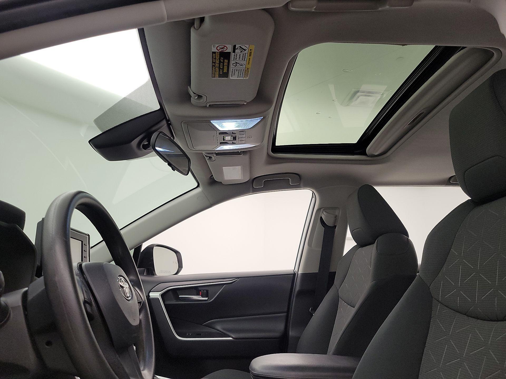 Thumbnail: 2021 Toyota RAV4 - 19