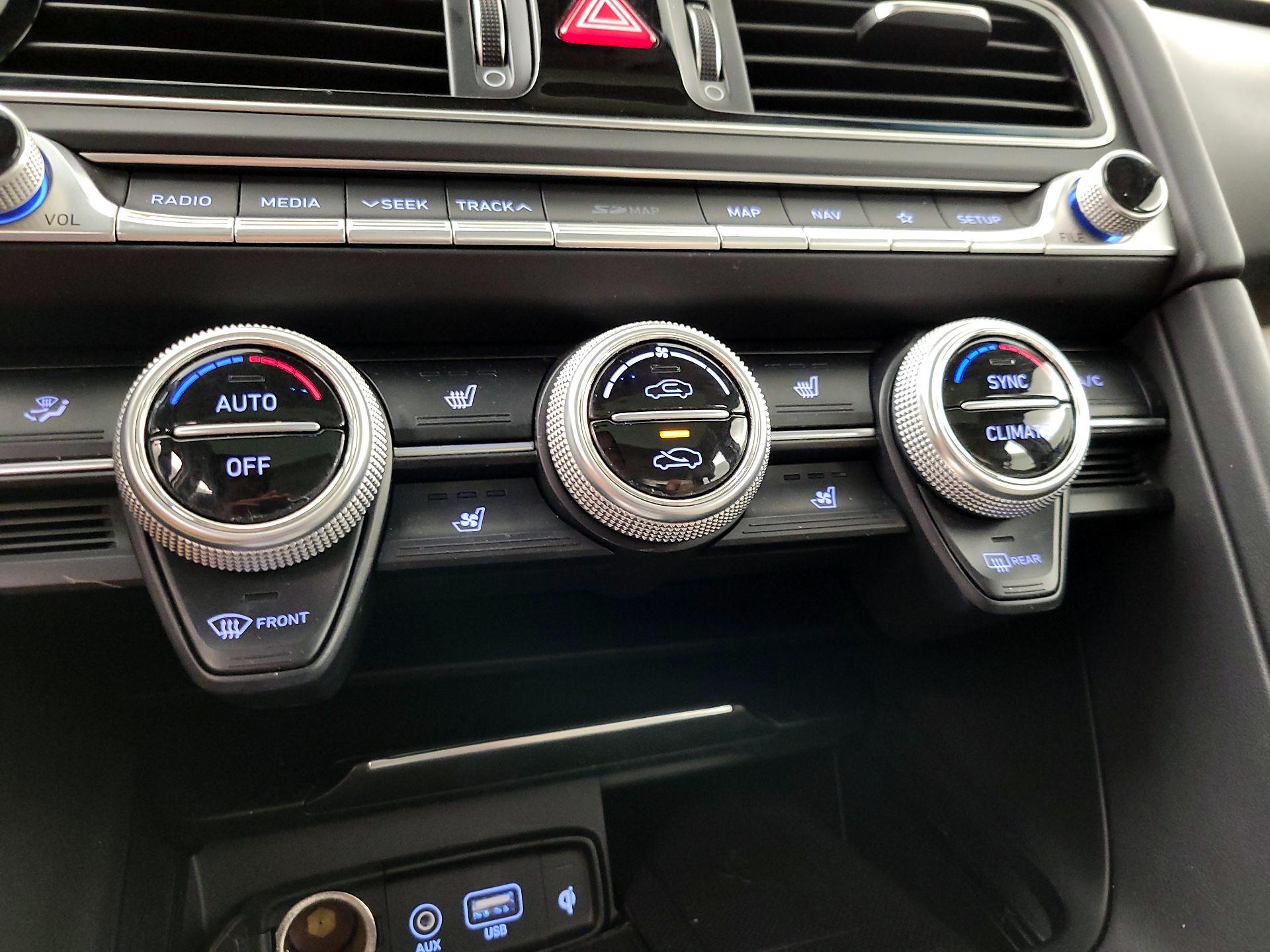 Thumbnail: 2019 Genesis G70 - 16