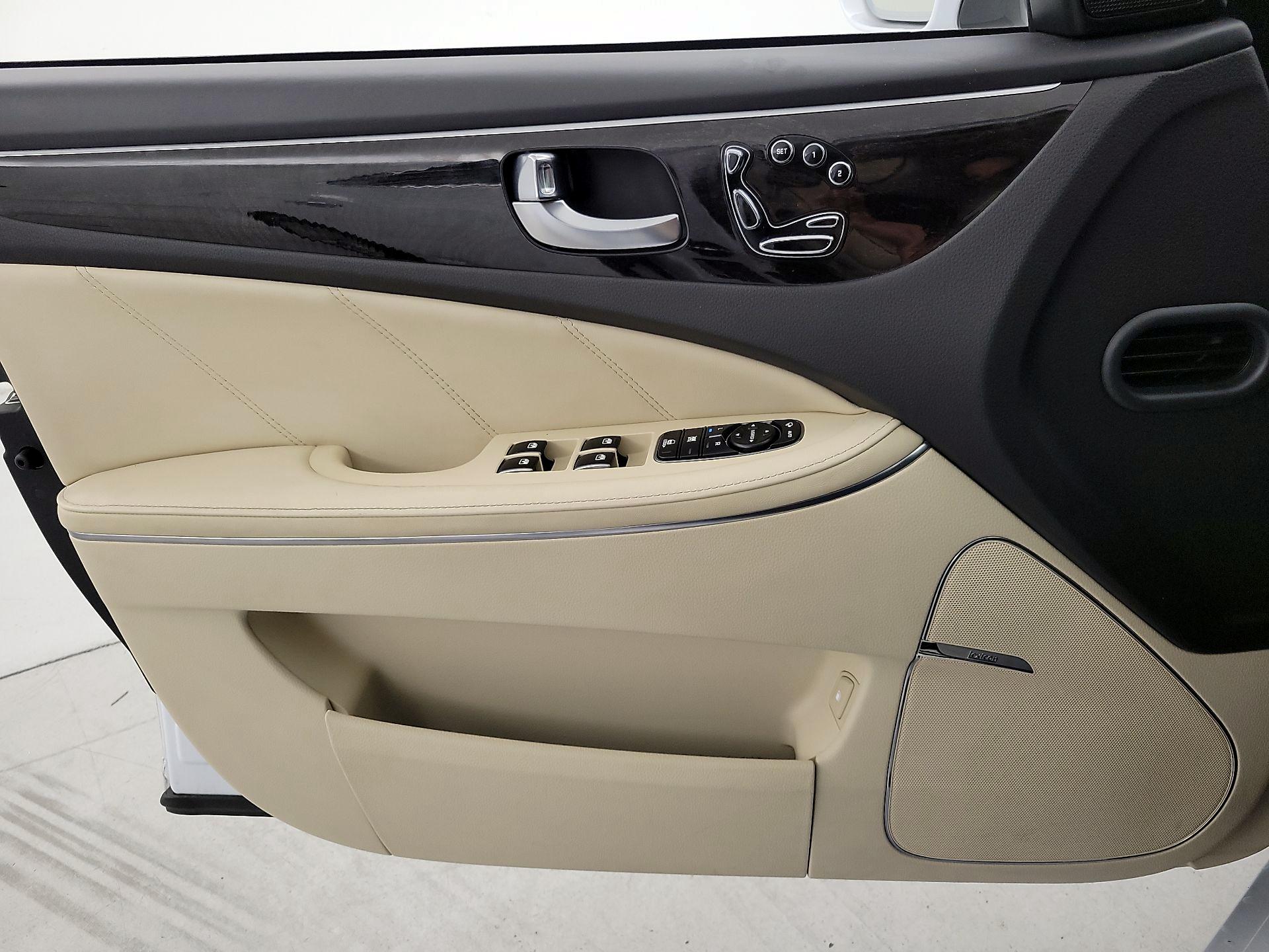 Thumbnail: 2015 Hyundai Equus - 12