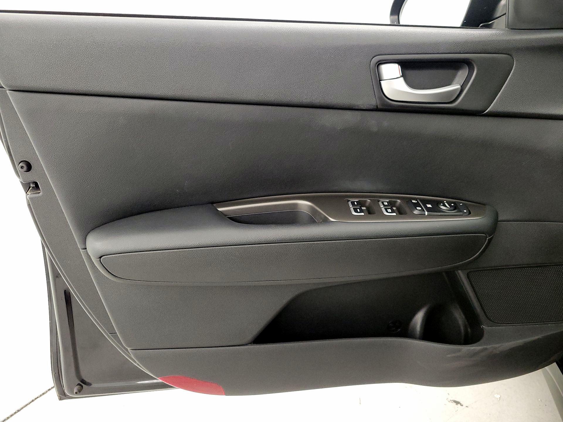 Thumbnail: 2019 Kia Optima - 12
