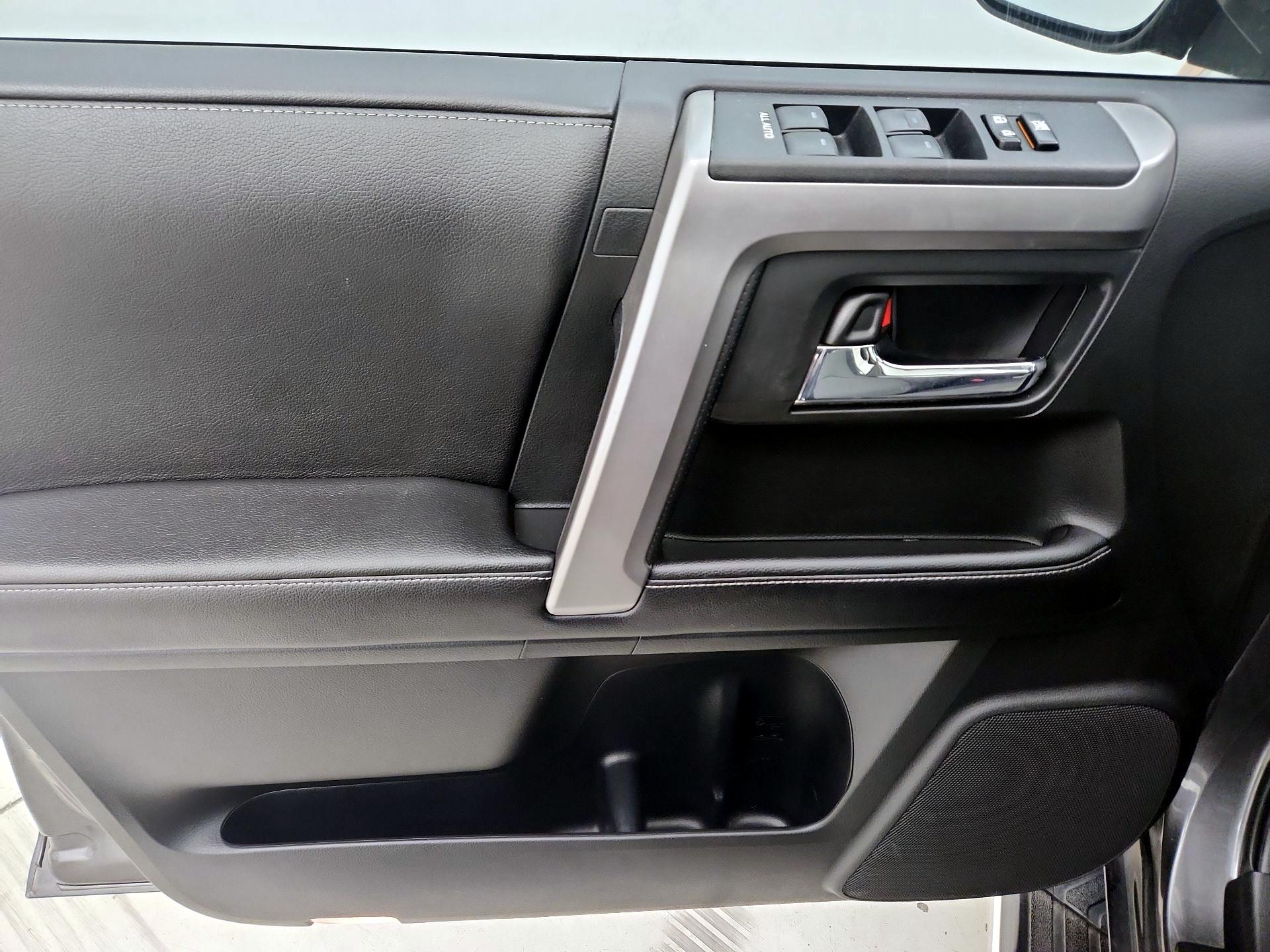 Thumbnail: 2017 Toyota 4Runner - 12