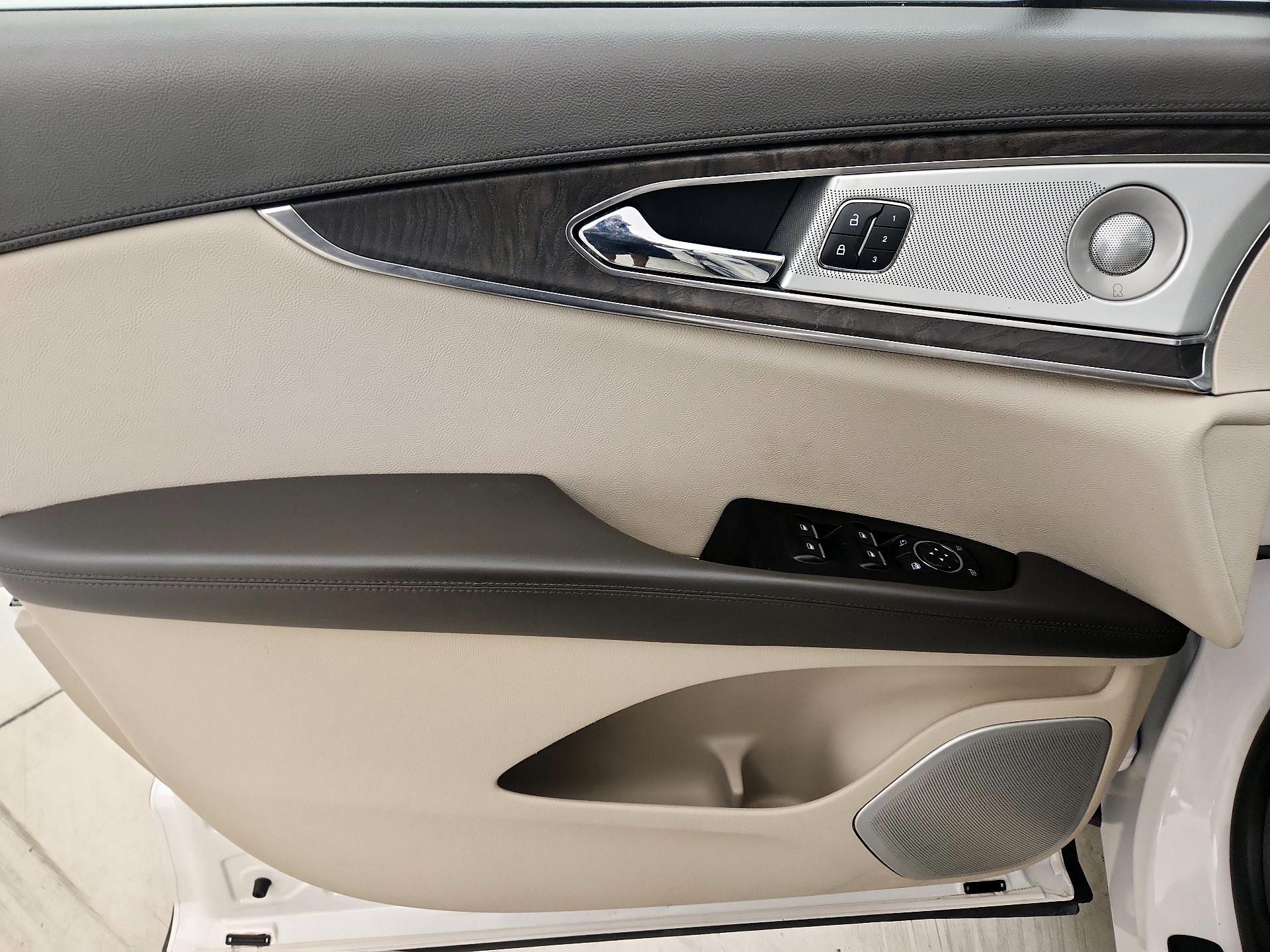 Thumbnail: 2019 Lincoln Nautilus - 12