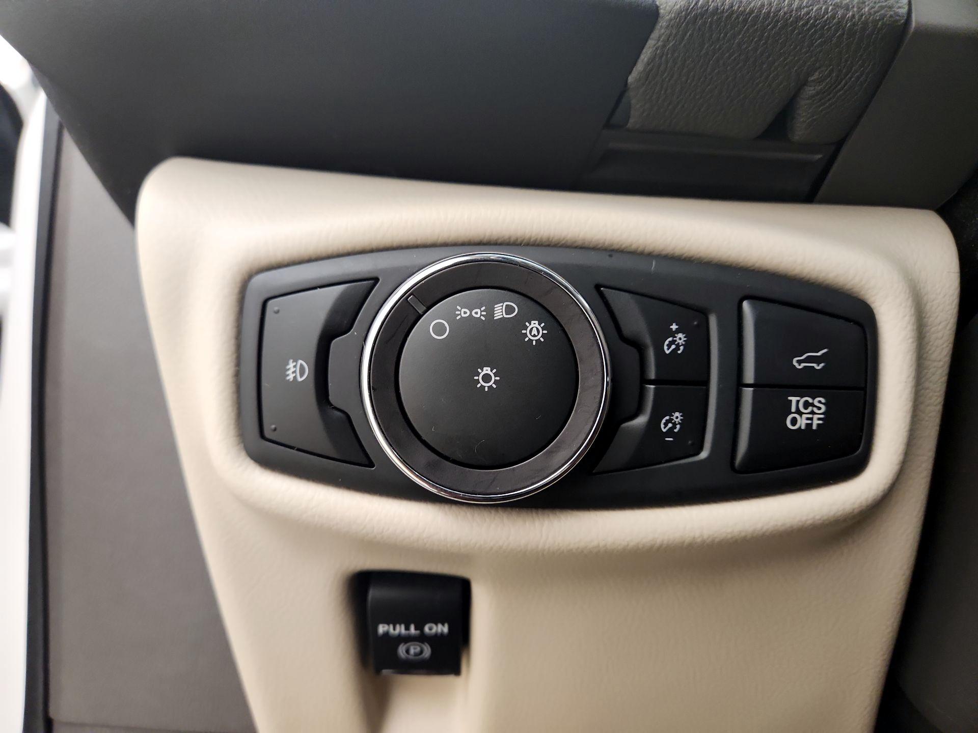 Thumbnail: 2019 Lincoln Nautilus - 13