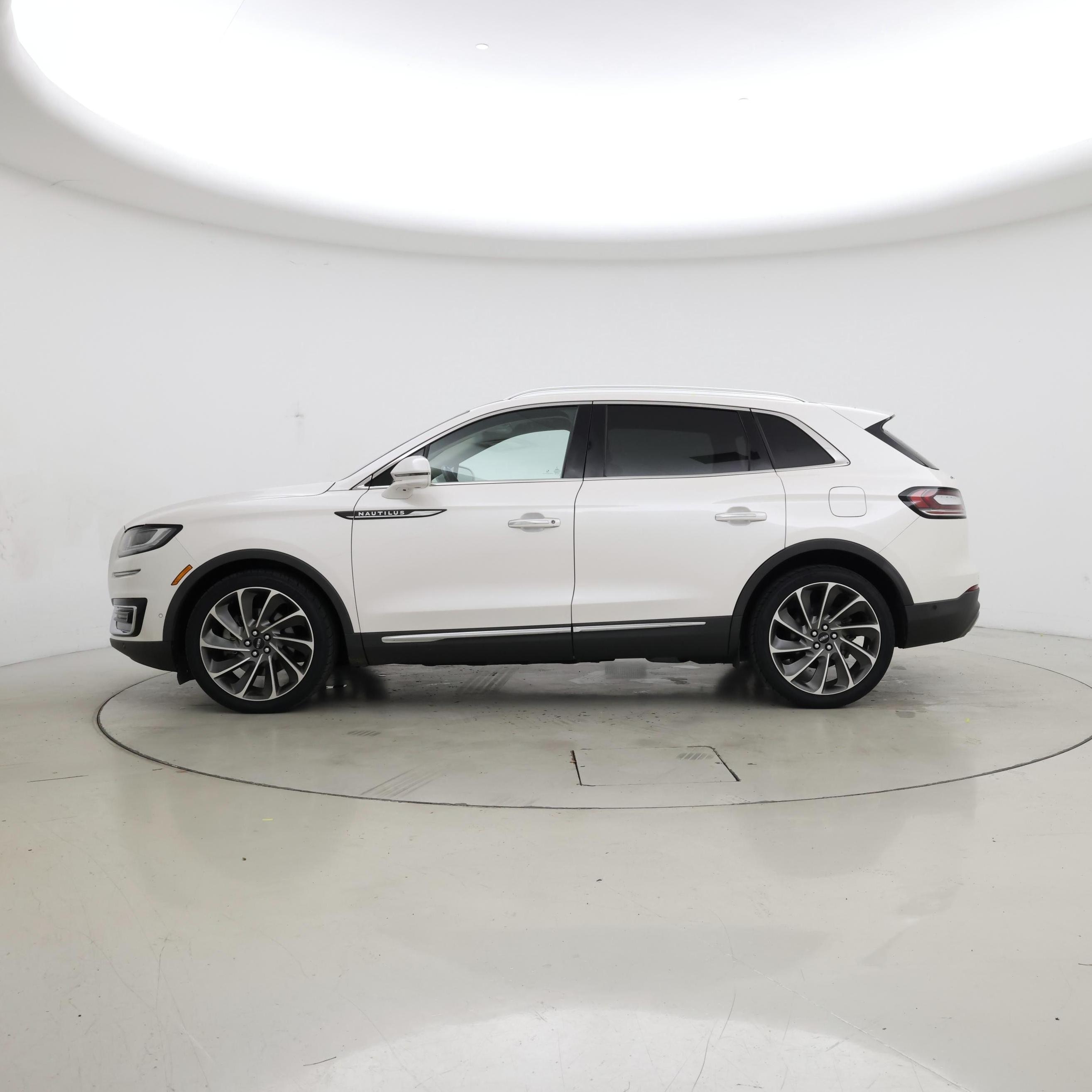 Thumbnail: 2019 Lincoln Nautilus - 3