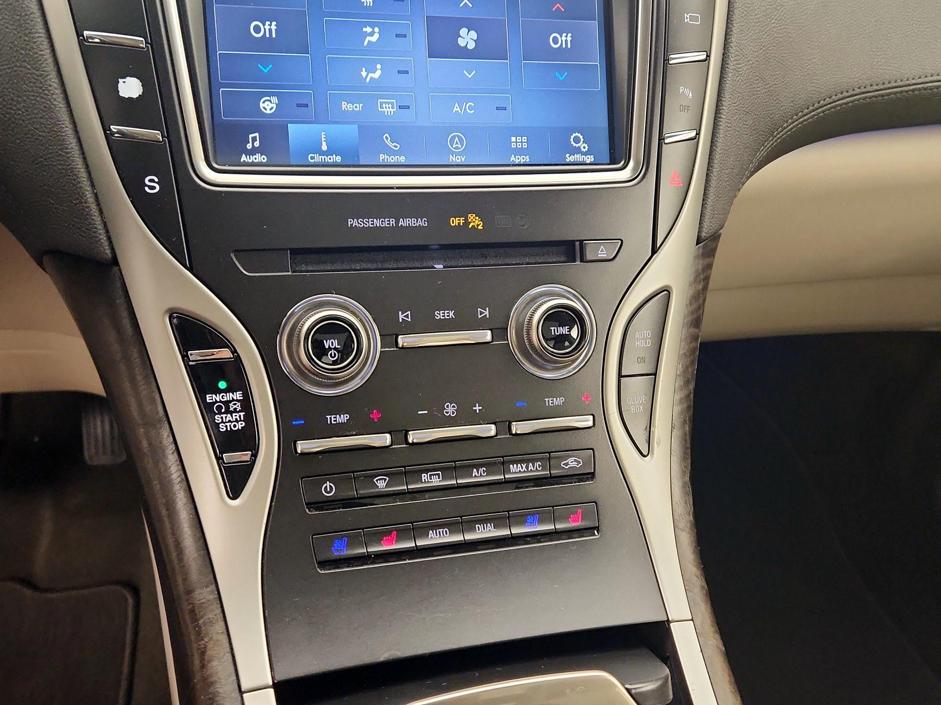 Thumbnail: 2019 Lincoln Nautilus - 17