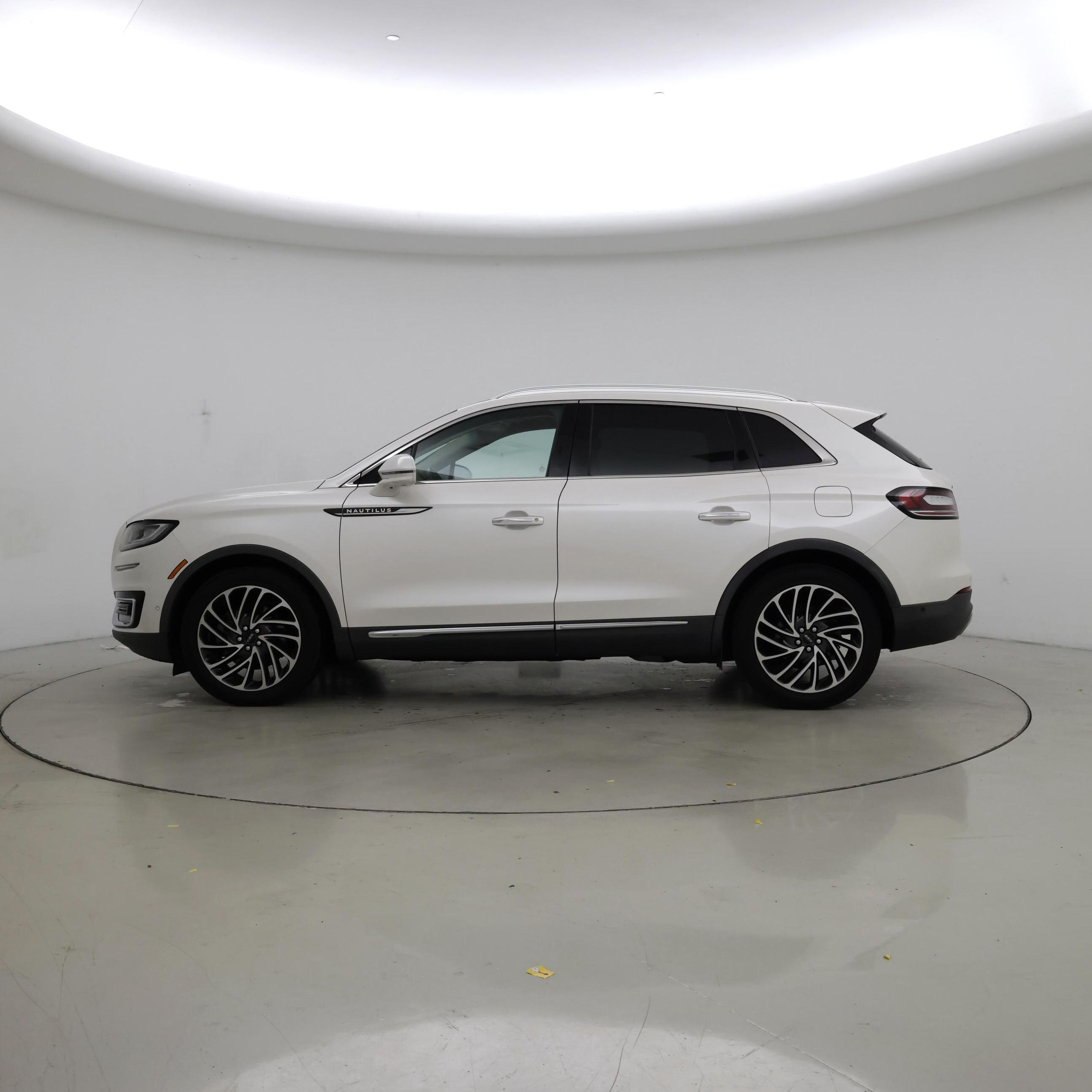 Thumbnail: 2019 Lincoln Nautilus - 3