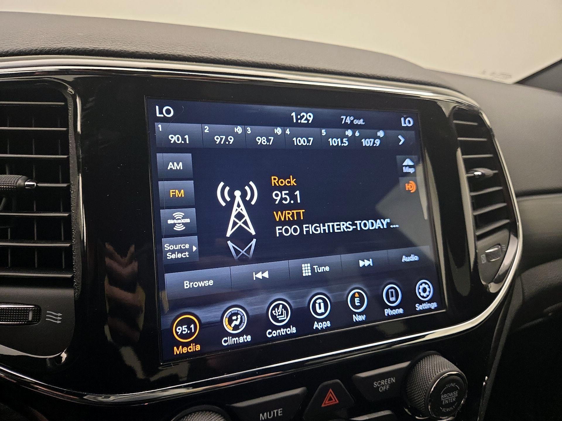 Thumbnail: 2021 Jeep Grand Cherokee - 16