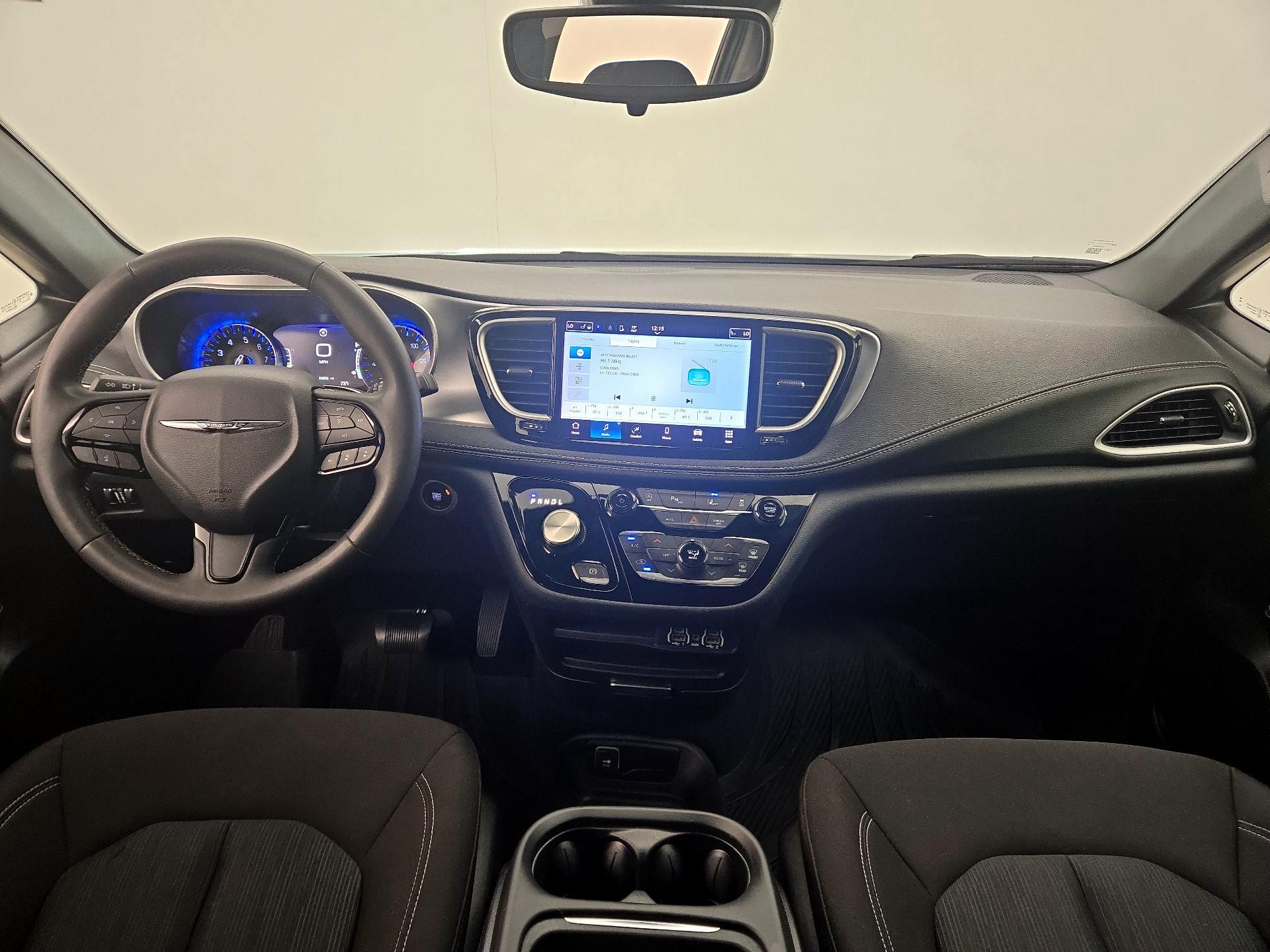 Thumbnail: 2023 Chrysler Pacifica - 9