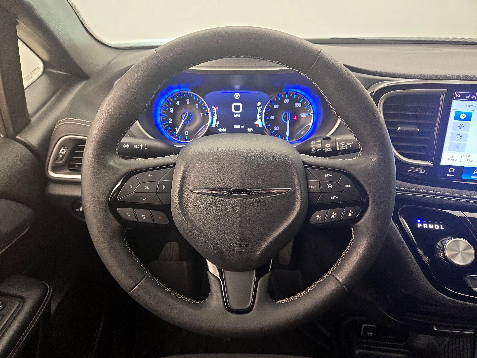 Thumbnail: 2023 Chrysler Pacifica - 10