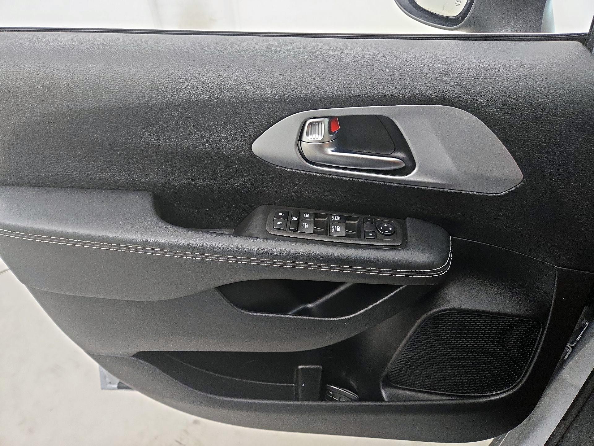 Thumbnail: 2023 Chrysler Pacifica - 12