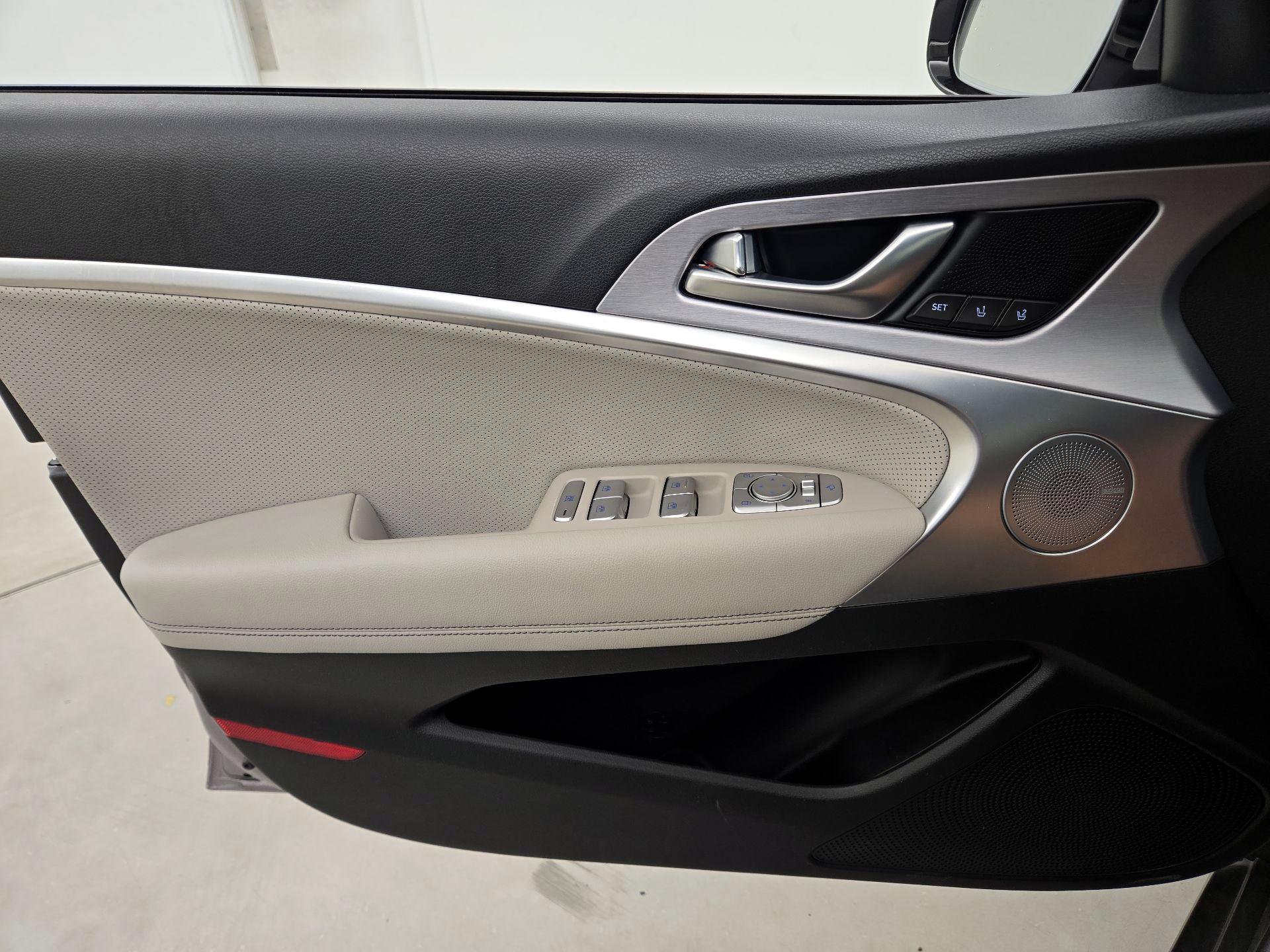 Thumbnail: 2021 Genesis G70 - 12