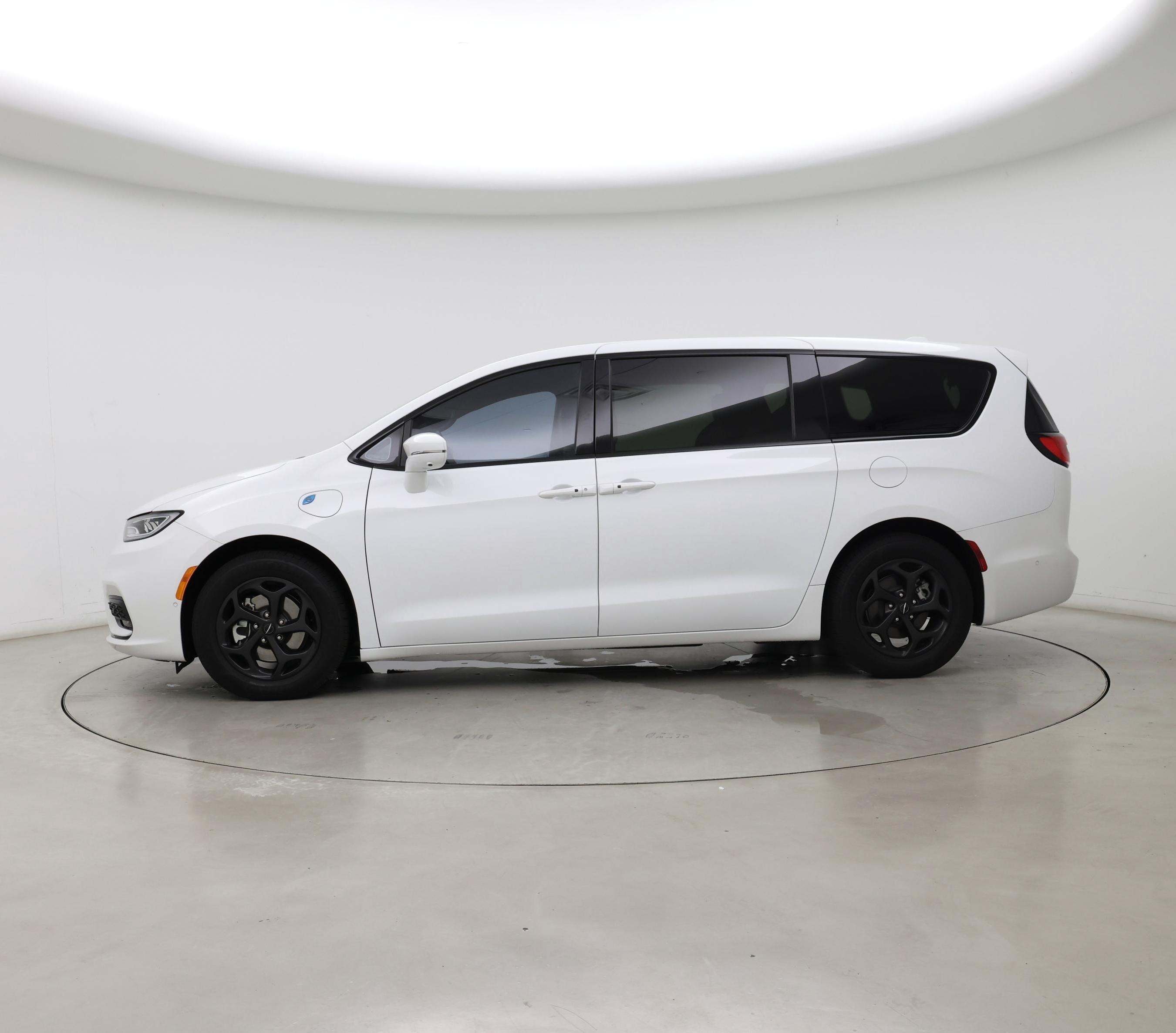 Thumbnail: 2022 Chrysler Pacifica - 3