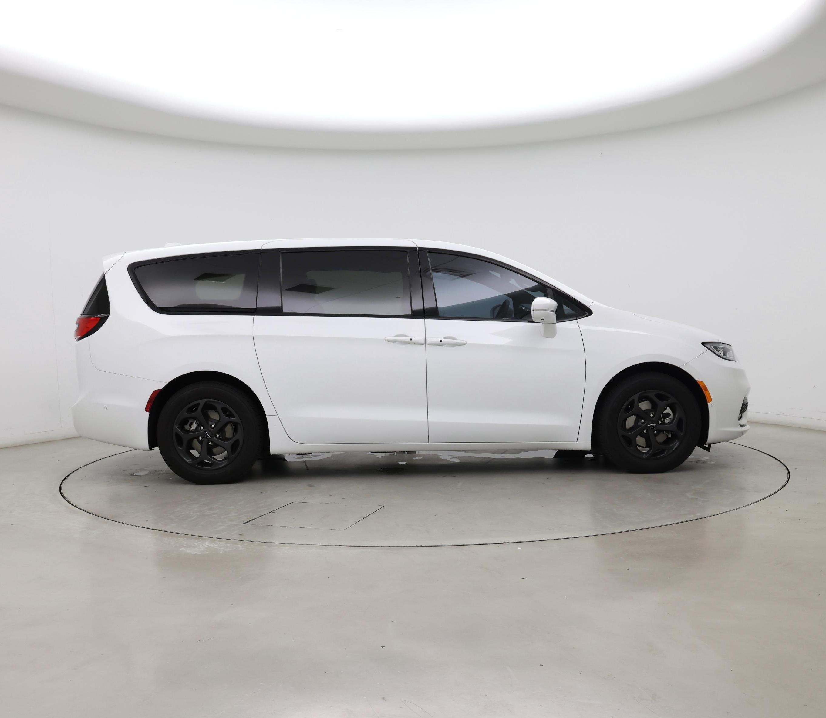 Thumbnail: 2022 Chrysler Pacifica - 7