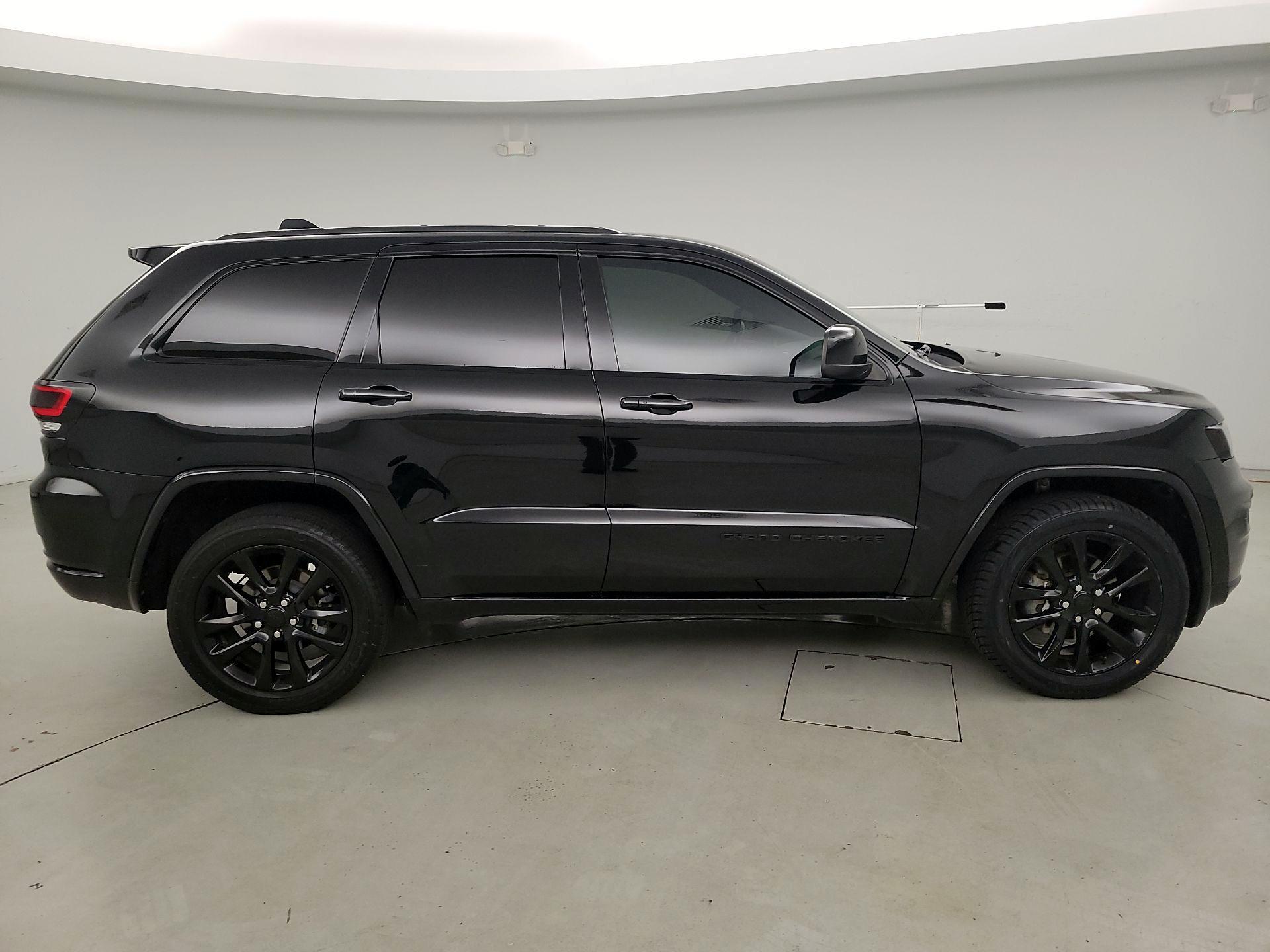 Thumbnail: 2020 Jeep Grand Cherokee - 4